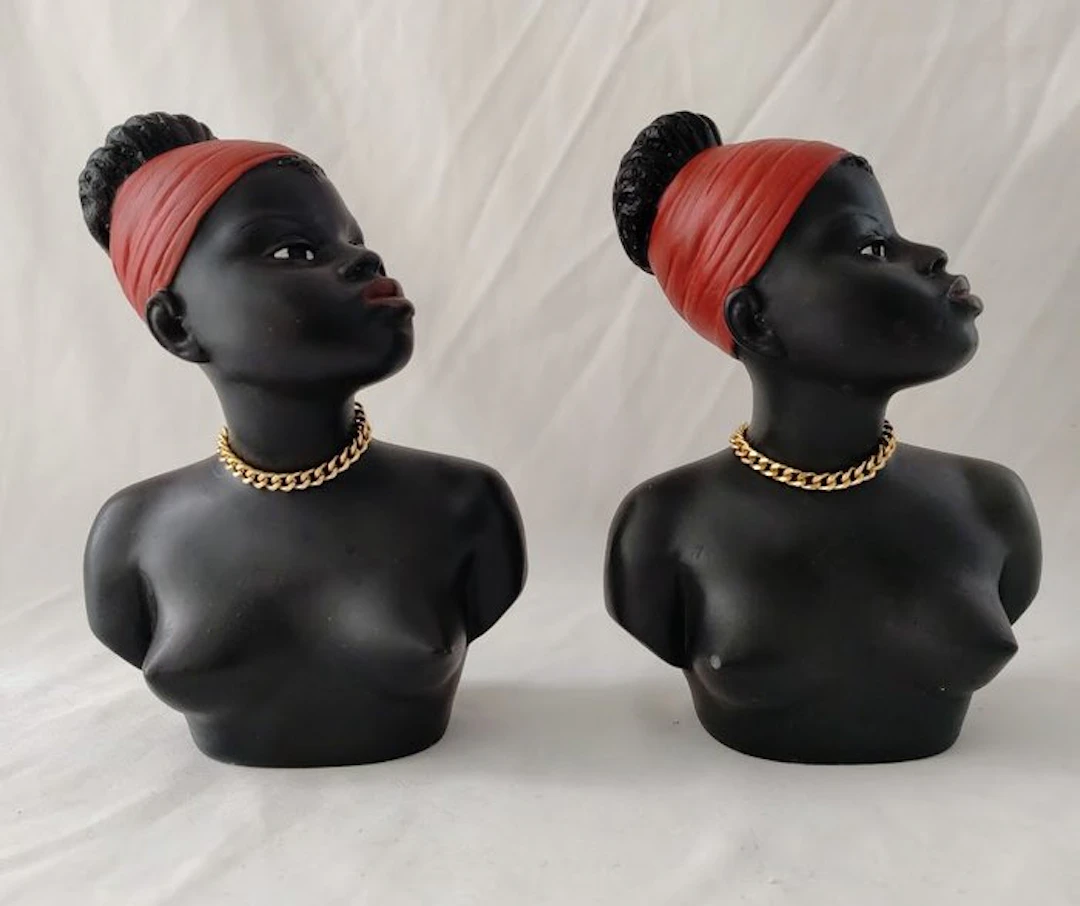 SAP - Figure - Female busts signed SAP 2152