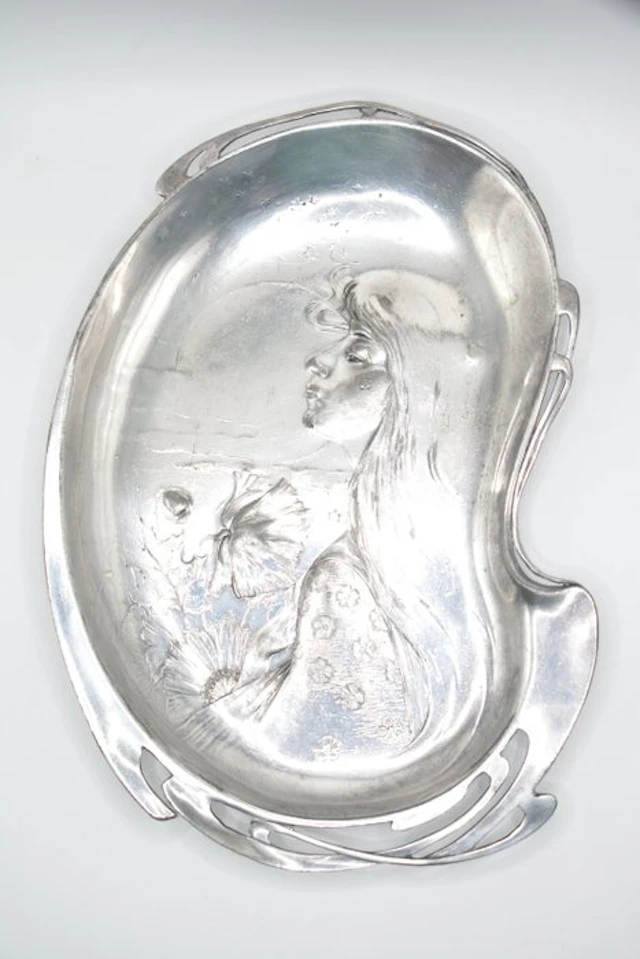 Decorative tray - France - Portrait of a woman.
