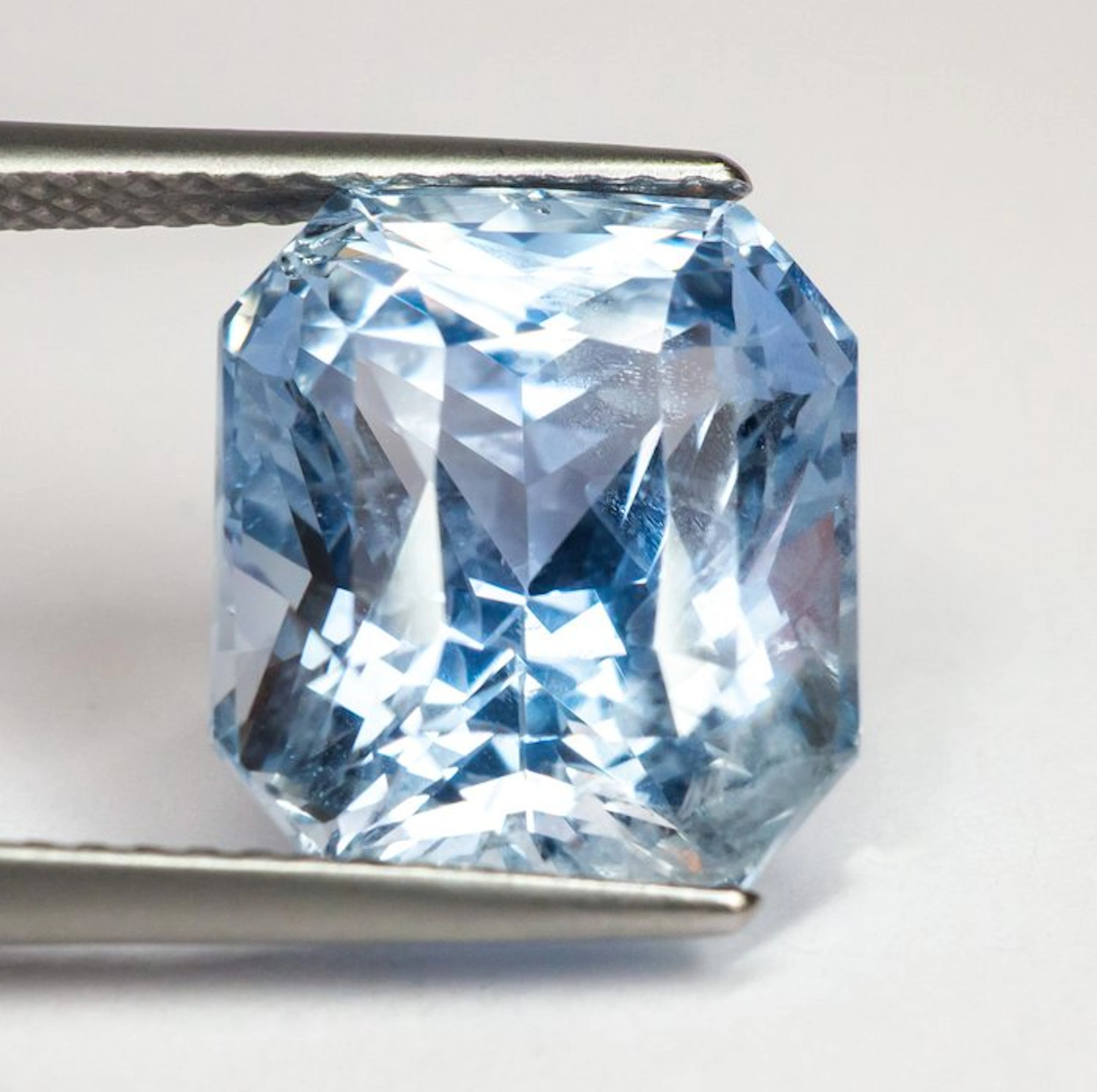 Sapphire - 10.28 ct - Gem Report Antwerp (GRA) - Blue (Ceylon, No Heat)