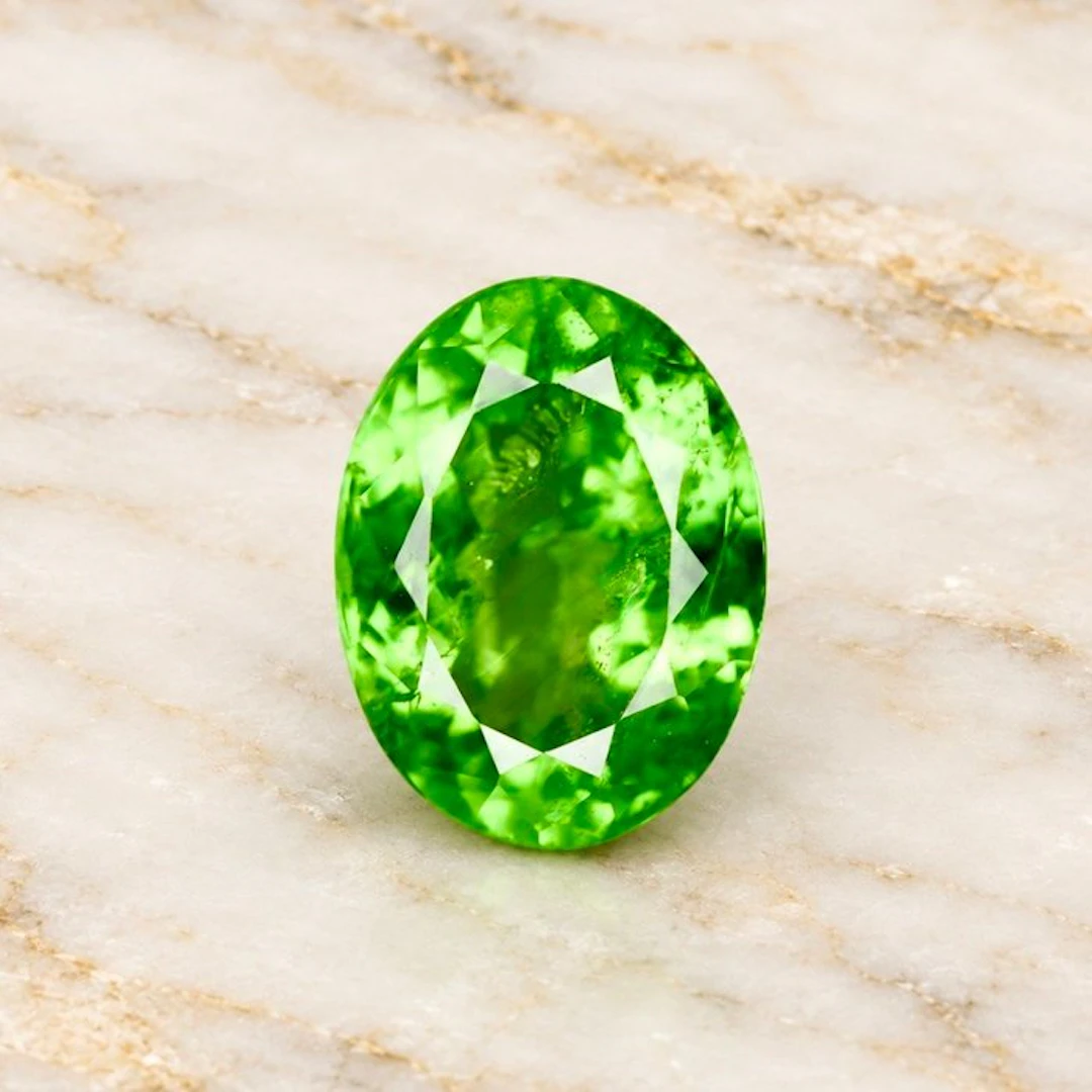 Green Tsavorite - 2.22 ct - International Gemological Institute (IGI)