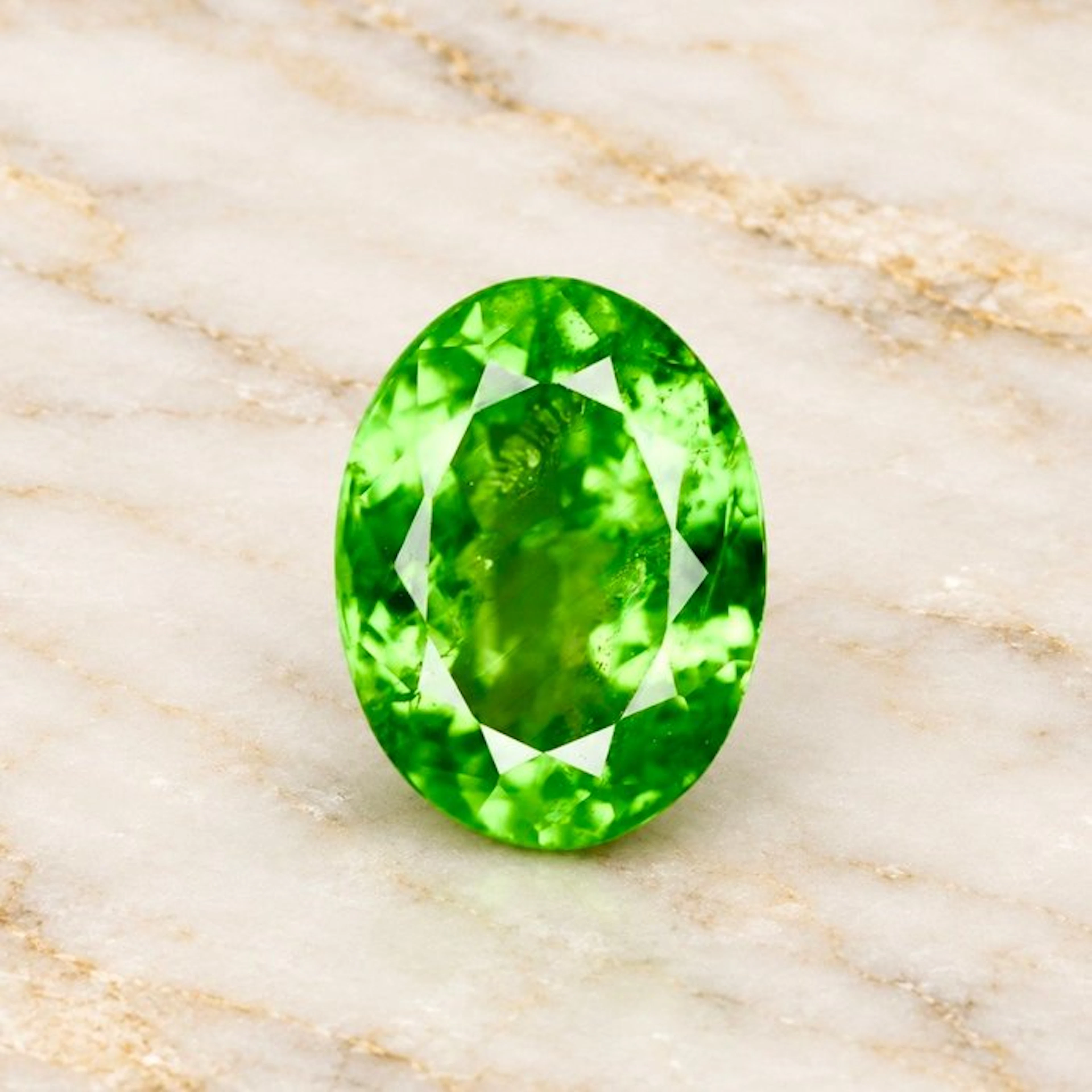 Green Tsavorite - 2.22 ct - International Gemological Institute (IGI)