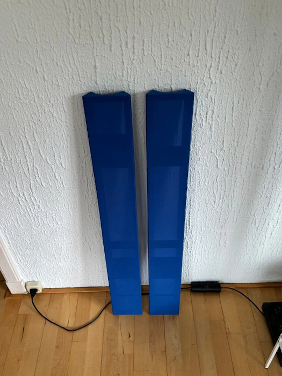 Bang & Olufsen - Blue Speaker Fronts Audio component
