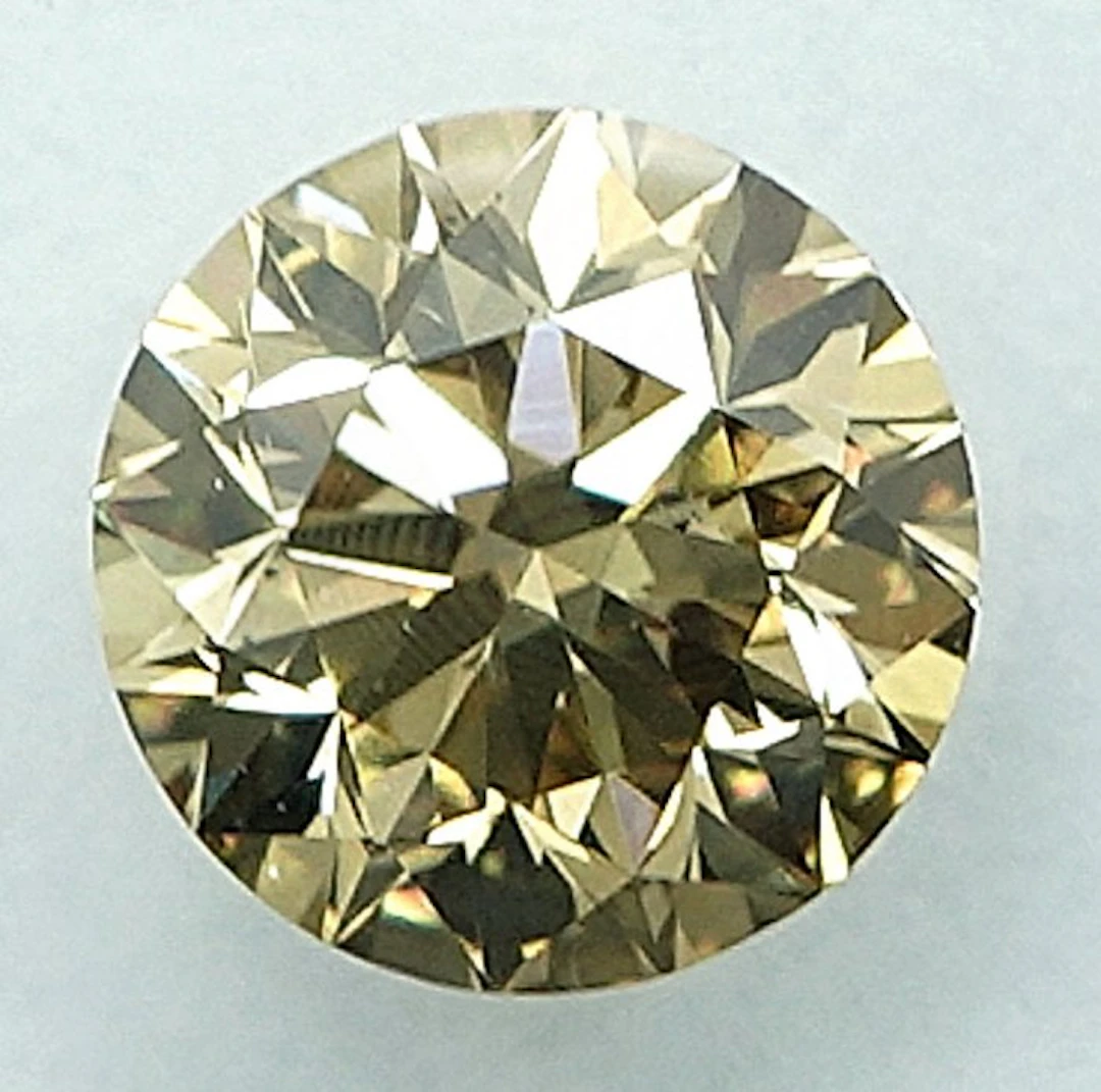 No reserve price - 1 pcs Diamond (Natural coloured)...