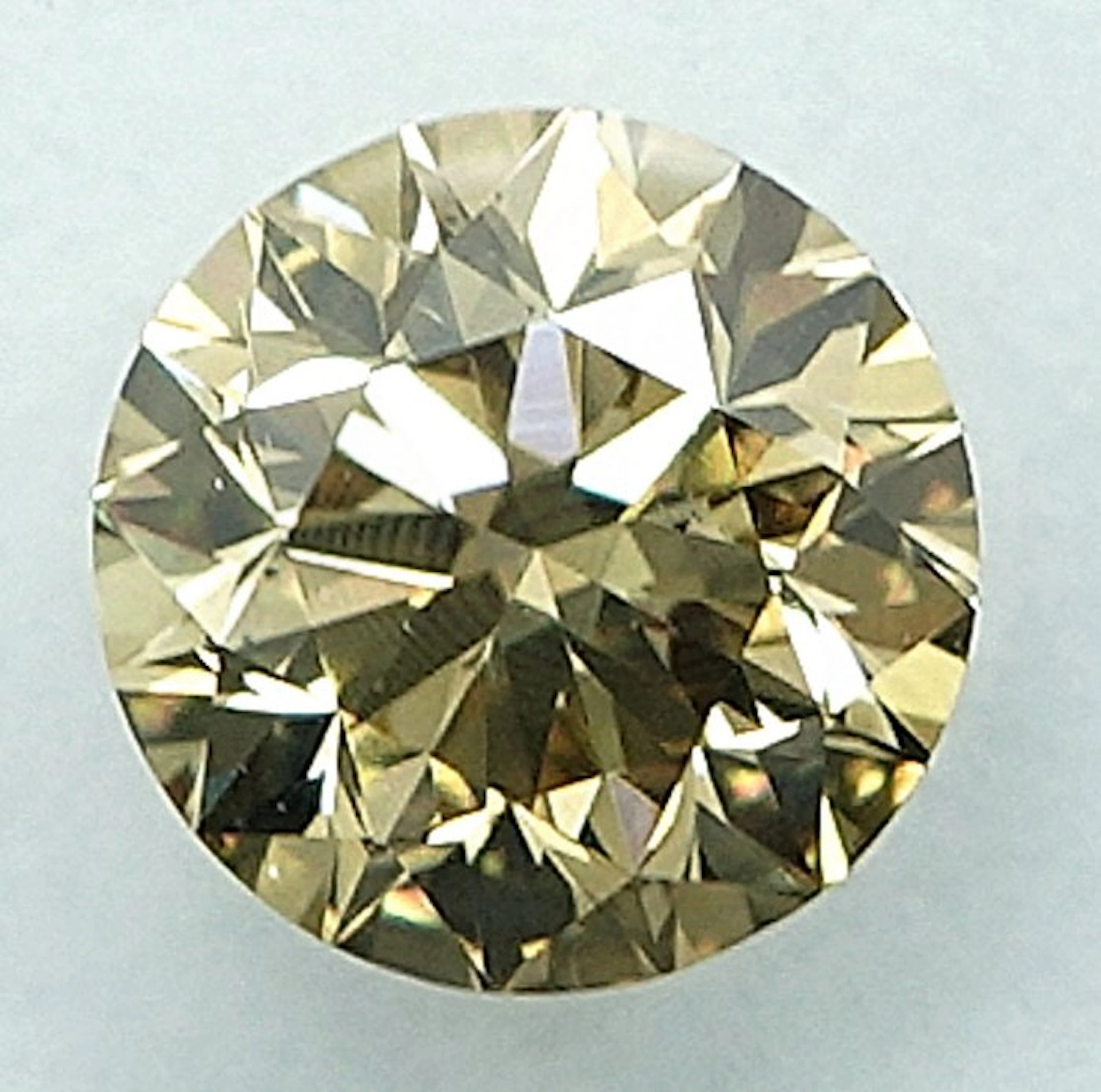 No reserve price - 1 pcs Diamond (Natural coloured)...