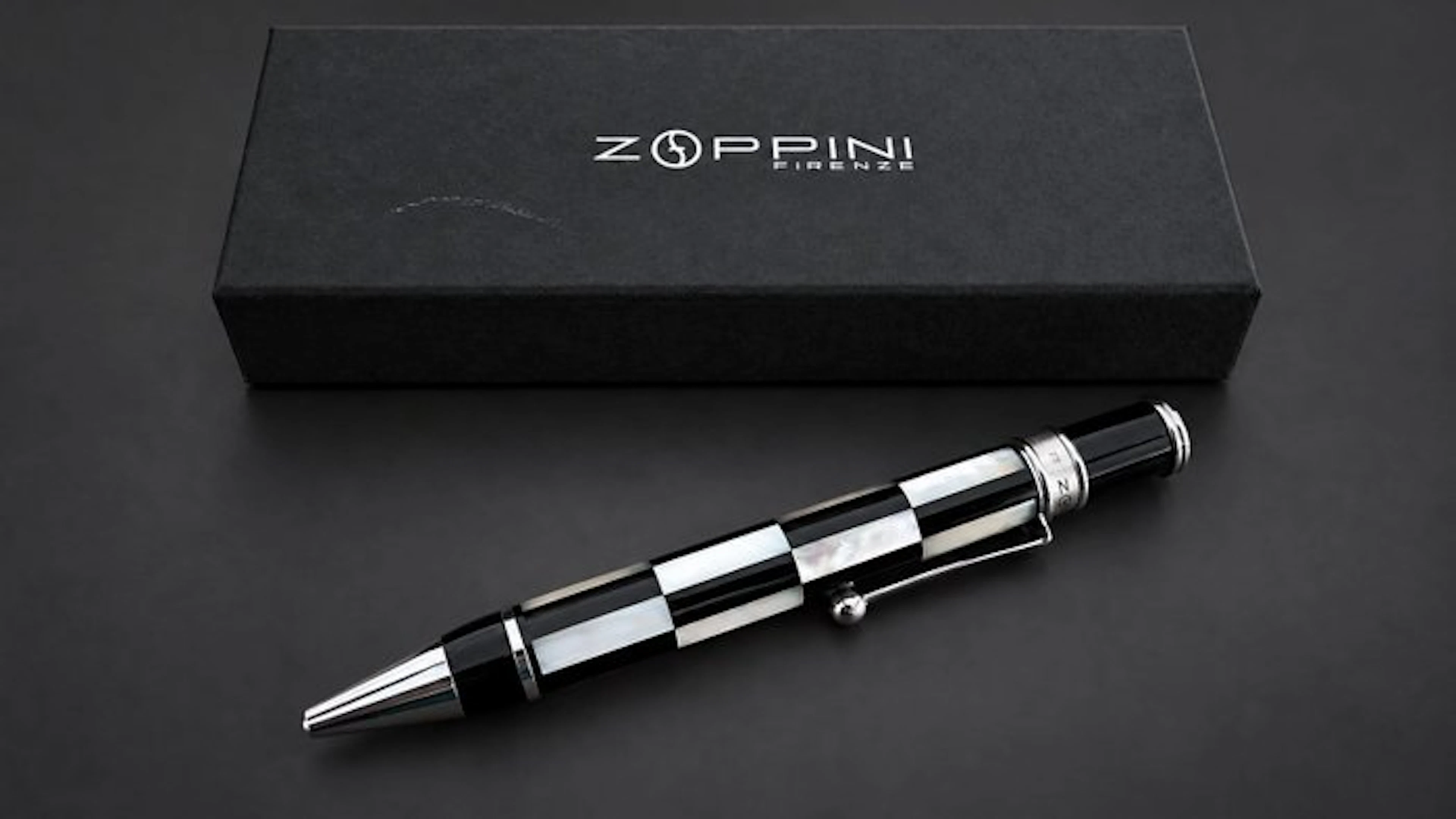 Marlen - Mother-of-Pearl Chess - No reserve price - Pen