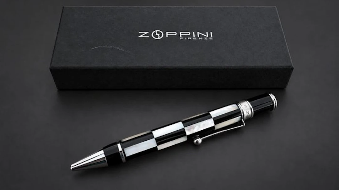 Marlen - Mother-of-Pearl Chess - No reserve price - Pen