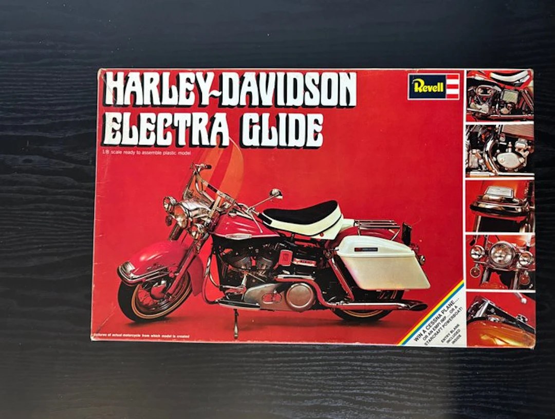 Assembly kit - Revell 1:8 Harley-Davidso