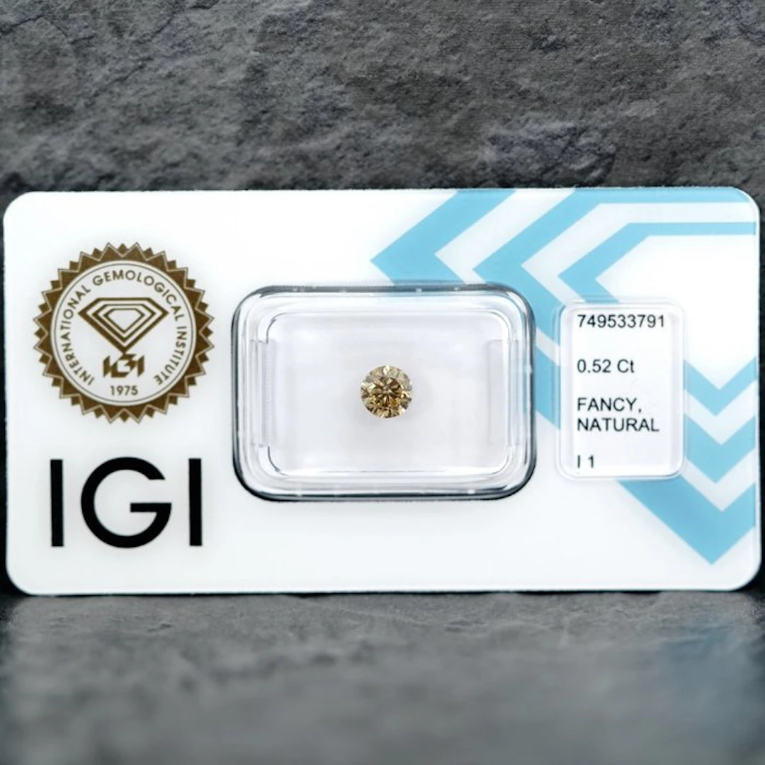 No reserve price - 1 pcs Diamond (Natural coloured)...