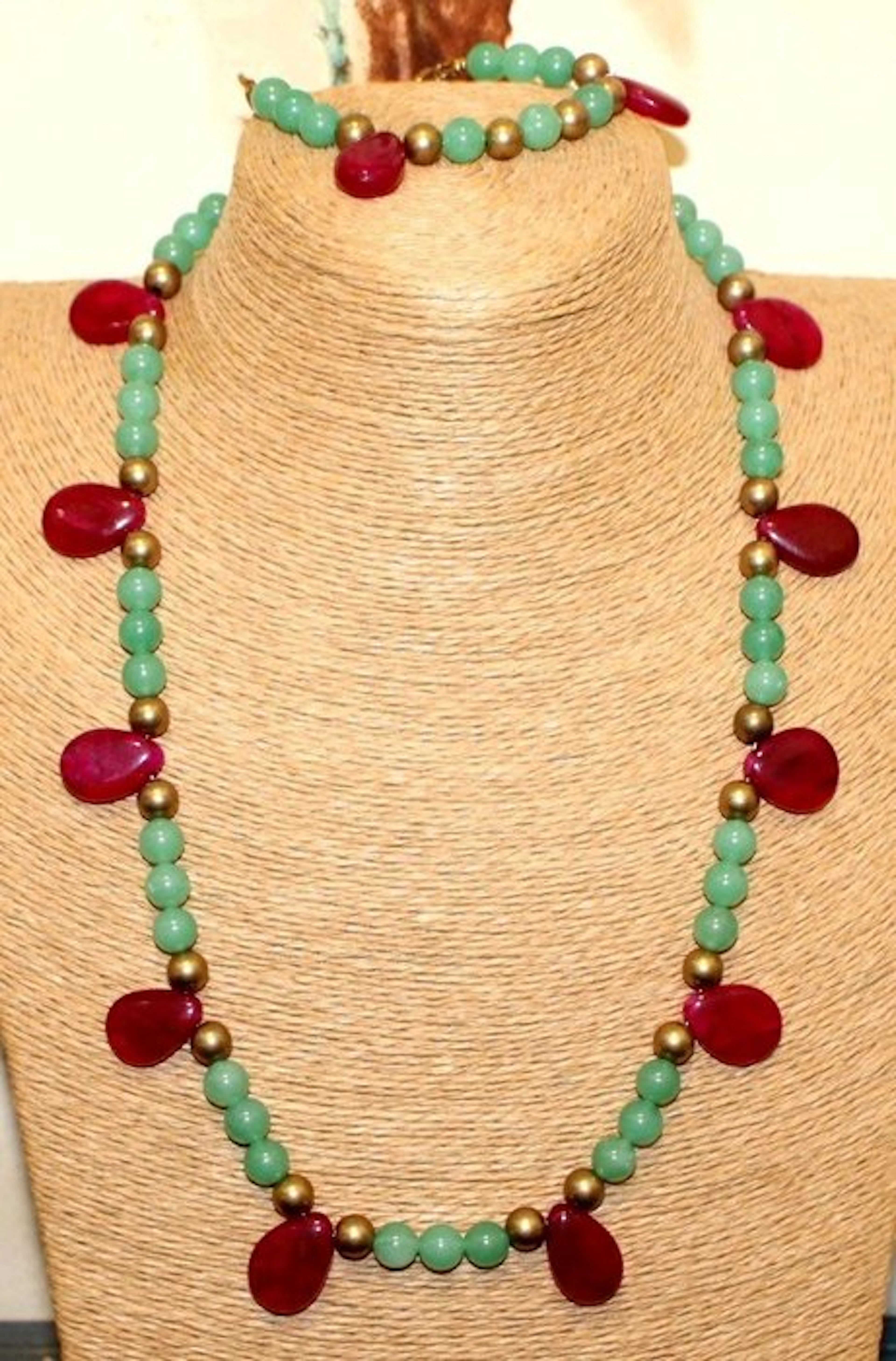 Really nice necklace and bracelet handmade ruby and aventurine beads - 410 Cts