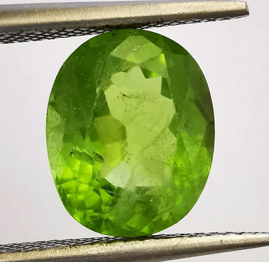 No reserve price Peridot - 3.04 ct - Antwerp Laboratory...