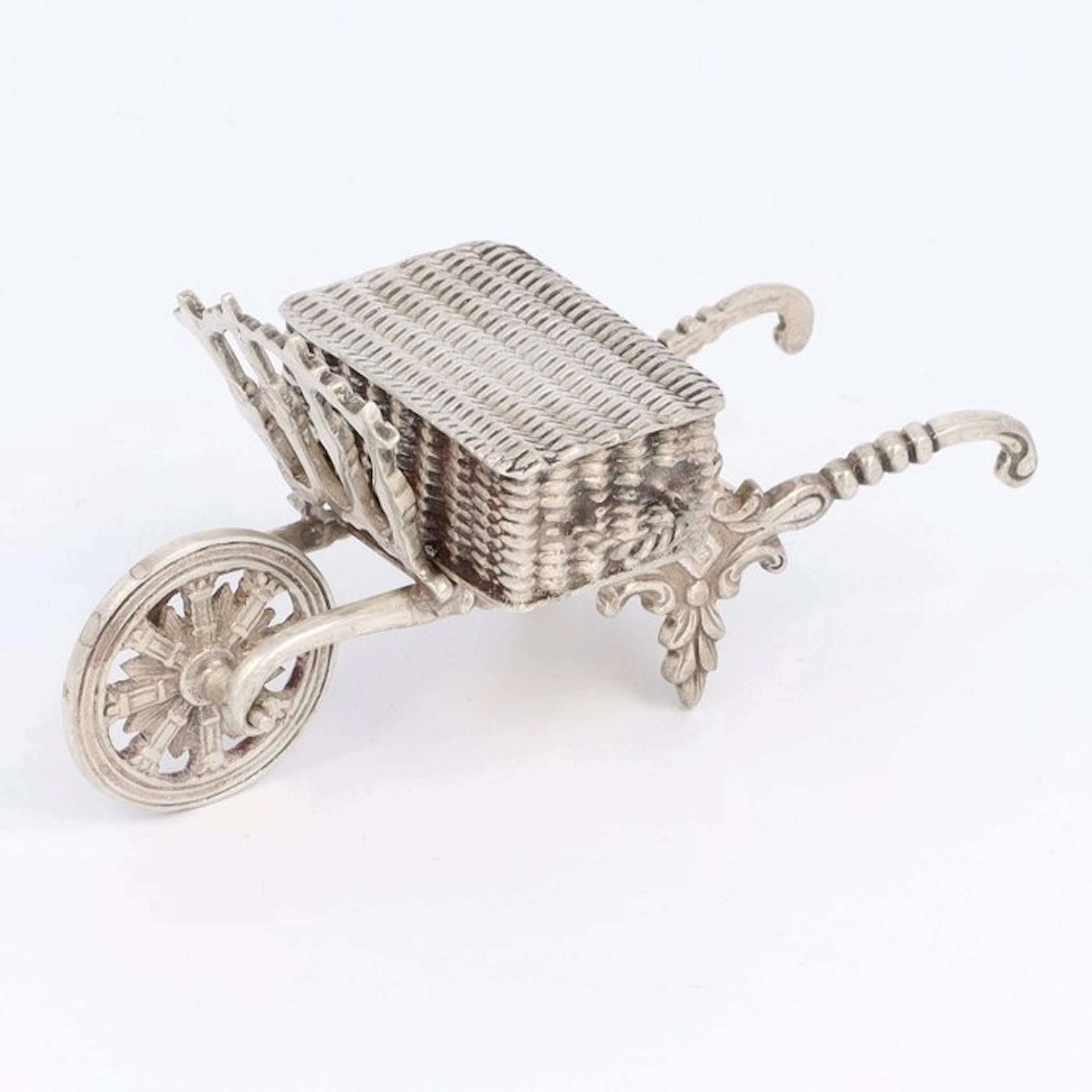 NO RESERVE - H. Hooijkaas - Kruiwagen met mand - Figurine - .835 silver