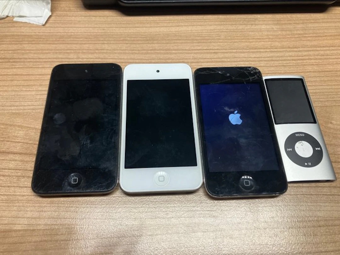Apple - Ipod 4x for parts or repair ,some boot iPod - Multiple models