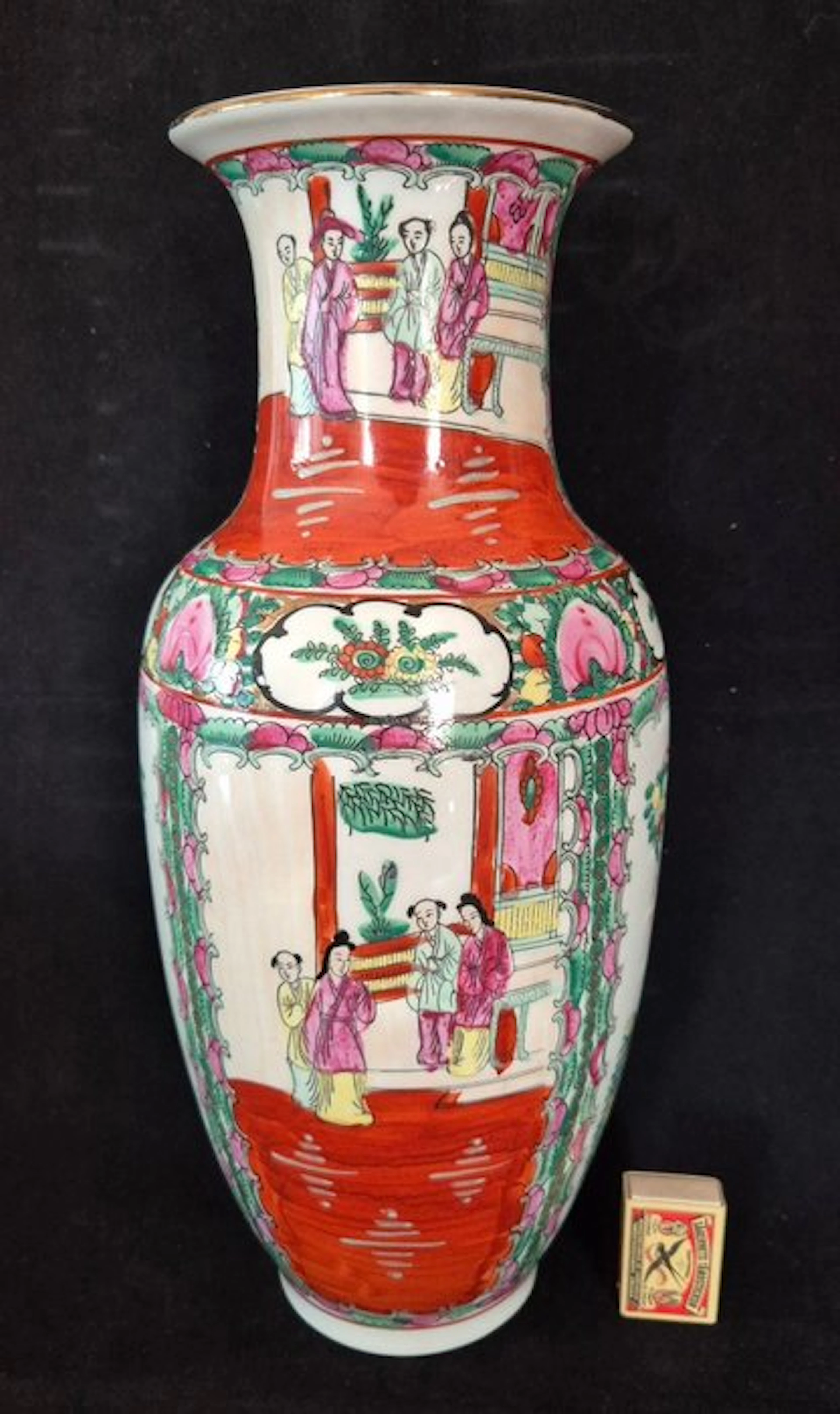 Vase - Porcelain - Canton Famille rose vase