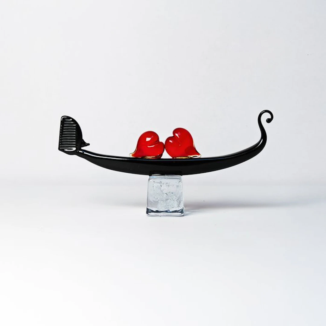 Sculpture, Gondola degli Innamorati - 12 cm - Murano glass - 2026