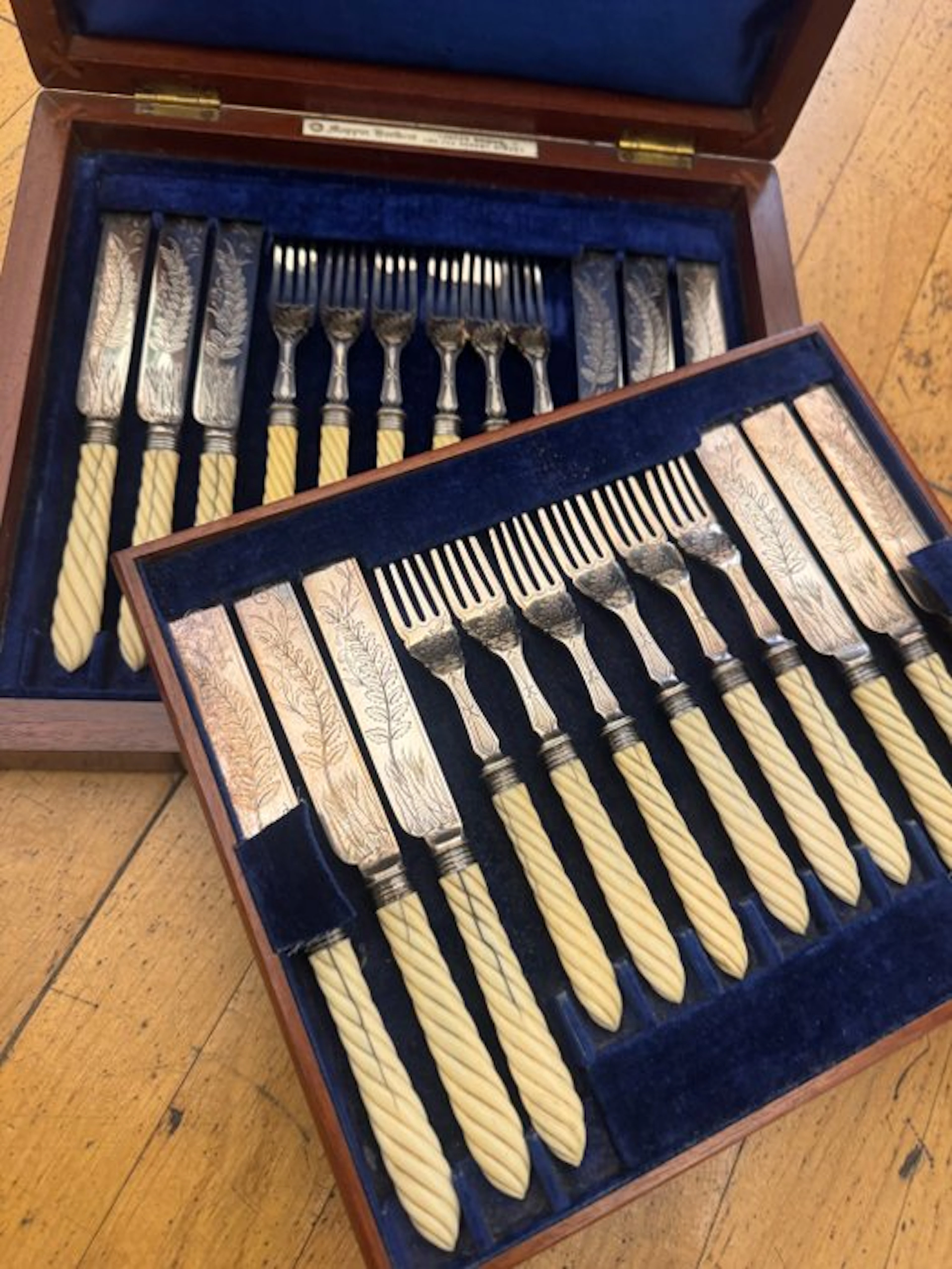 Cutlery set for 12 - Silverplated, Bone