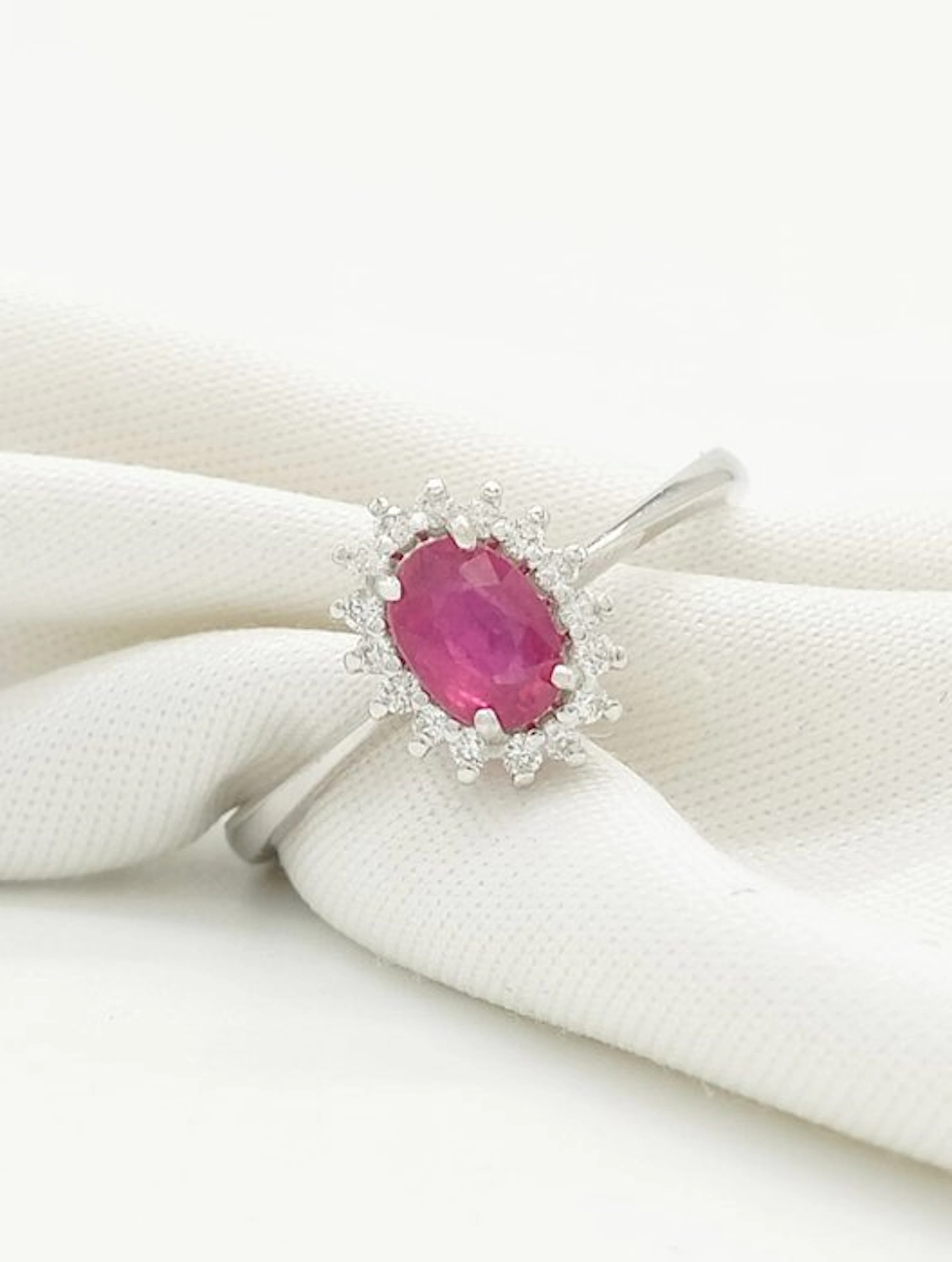 Ring - 18 kt. White gold Ruby - Diamond