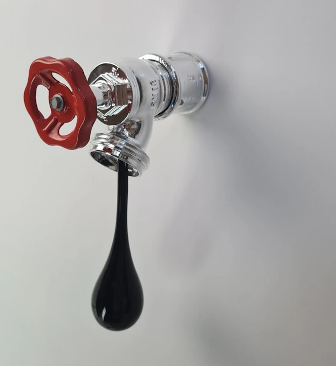 Santicri (1992) - Sculpture, Running out - 26 cm - Resin - 2021