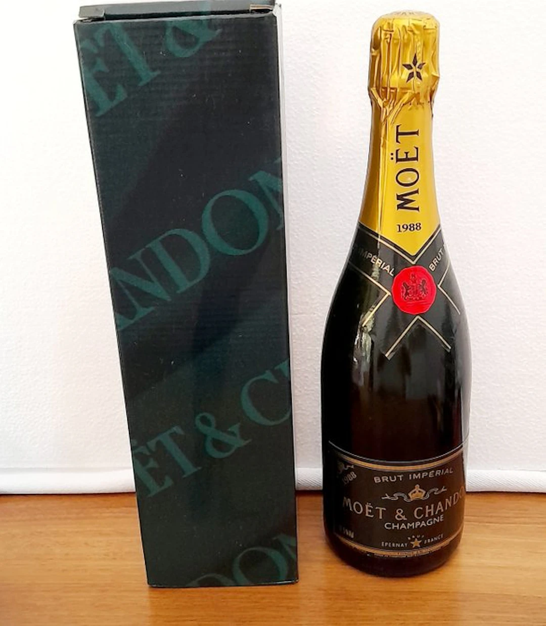 1988 Moët & Chandon - Champagne Brut - 1 Bottle (0.75L)