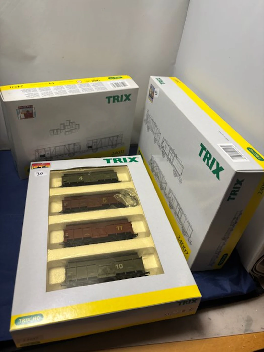 Trix H0 - 24007 - 24031 - 23937 - Model train freight...