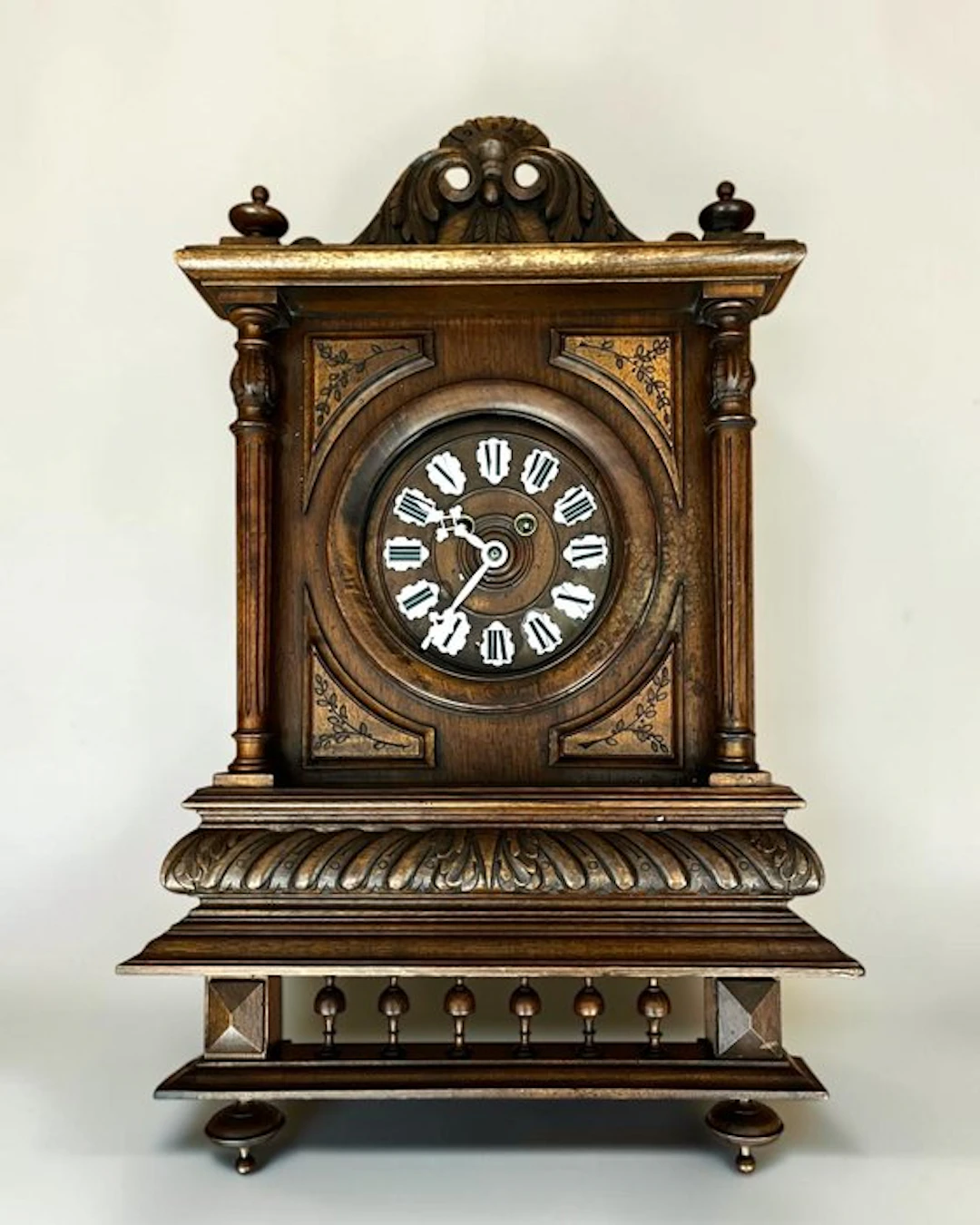 Wall clock - "Au Chalet" (Horlogerie Bois Sculptés)...