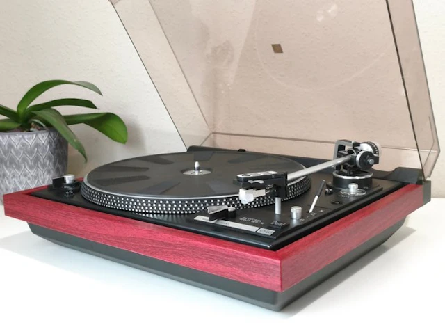 Dual - 1246 - Fully Automatic - Belt Drive Turntable