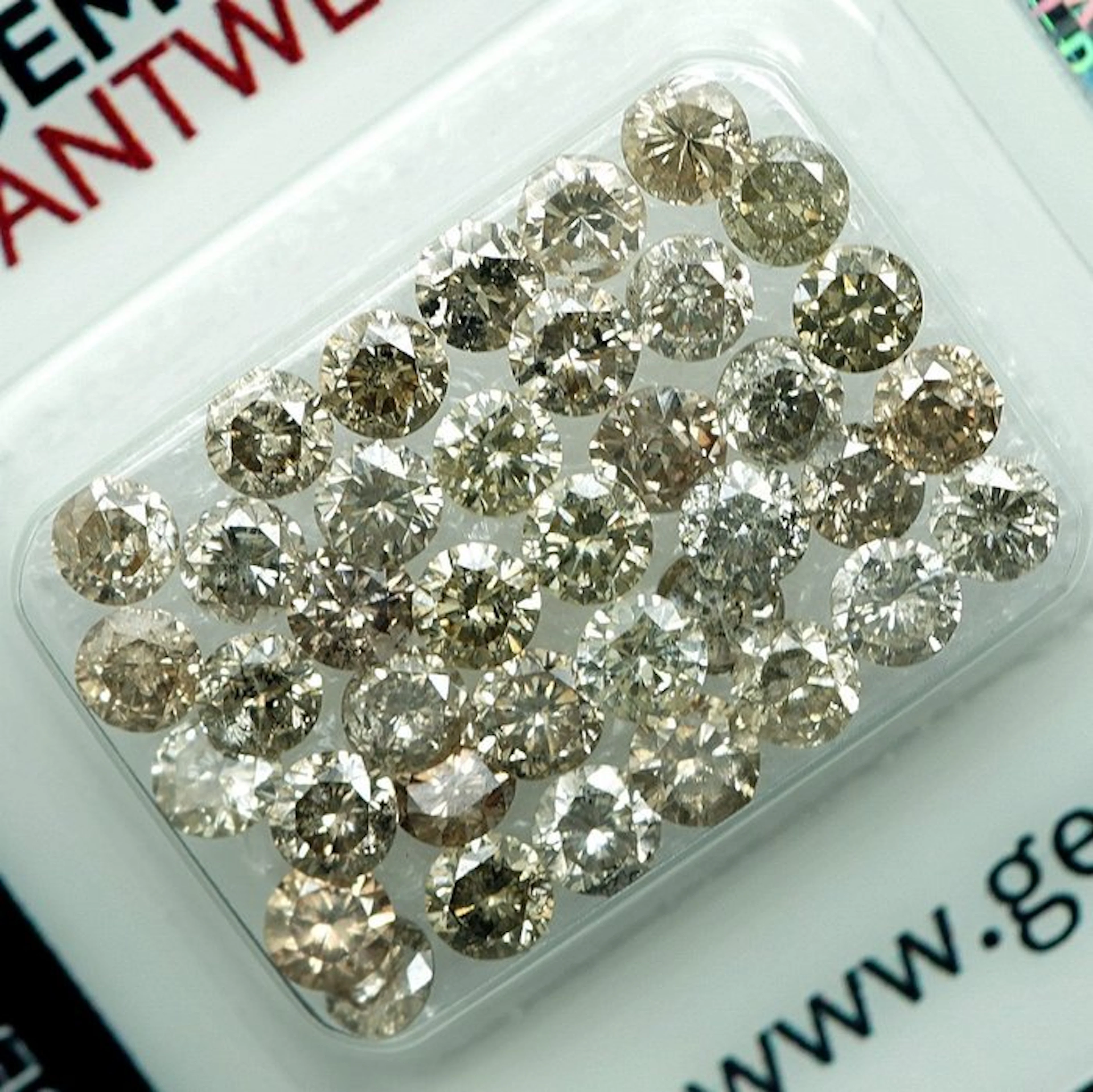 No reserve price - 38 pcs Diamond (Natural coloured)...