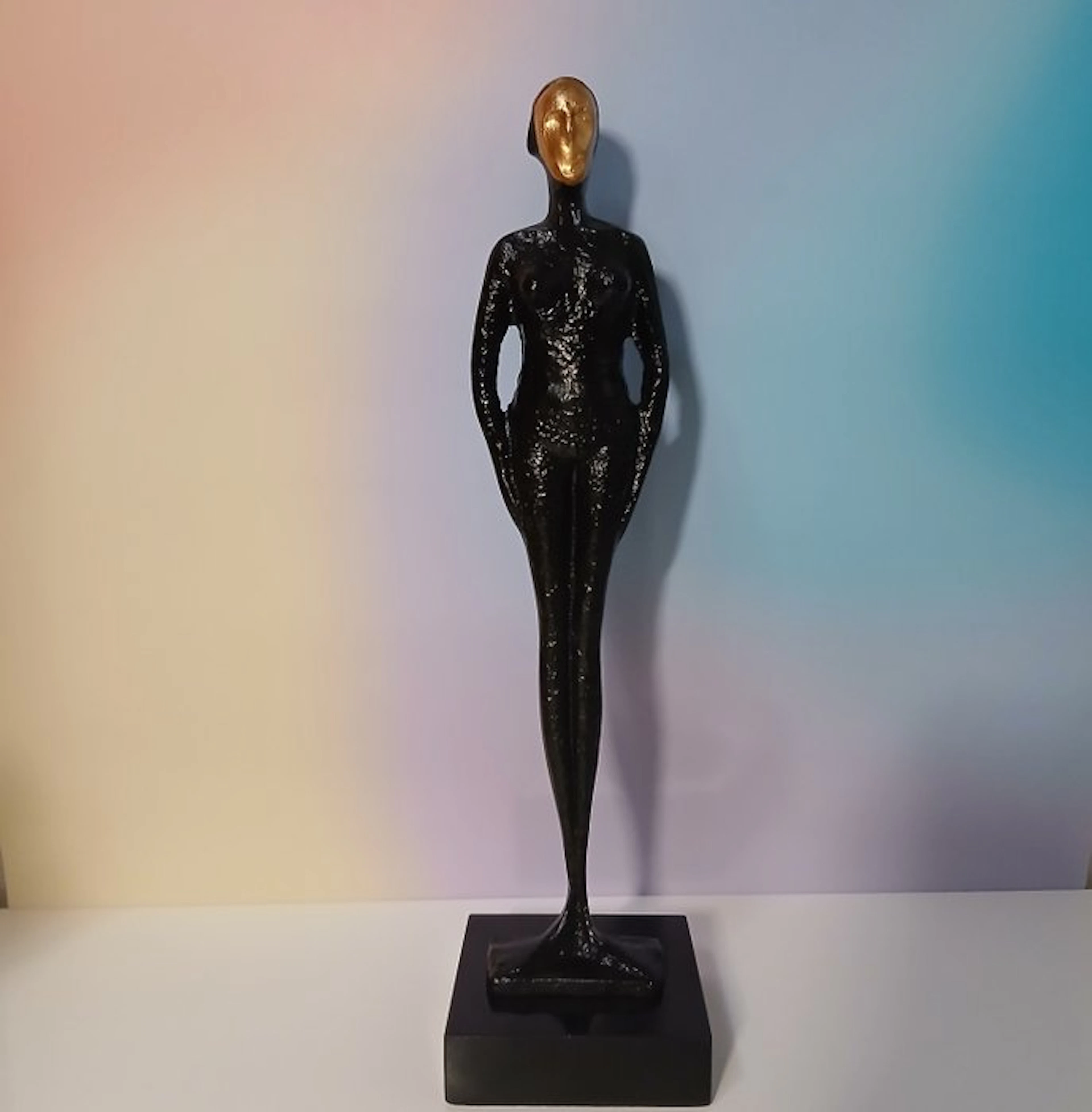 Sculpture, "Femme masquée" - 39 cm - Source, Marble