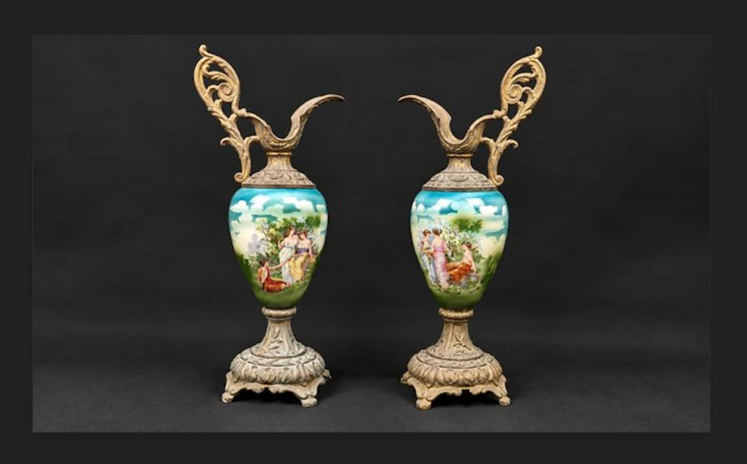 Vase (2) - Porcelain, Iron - Roof tiles of Versatoi