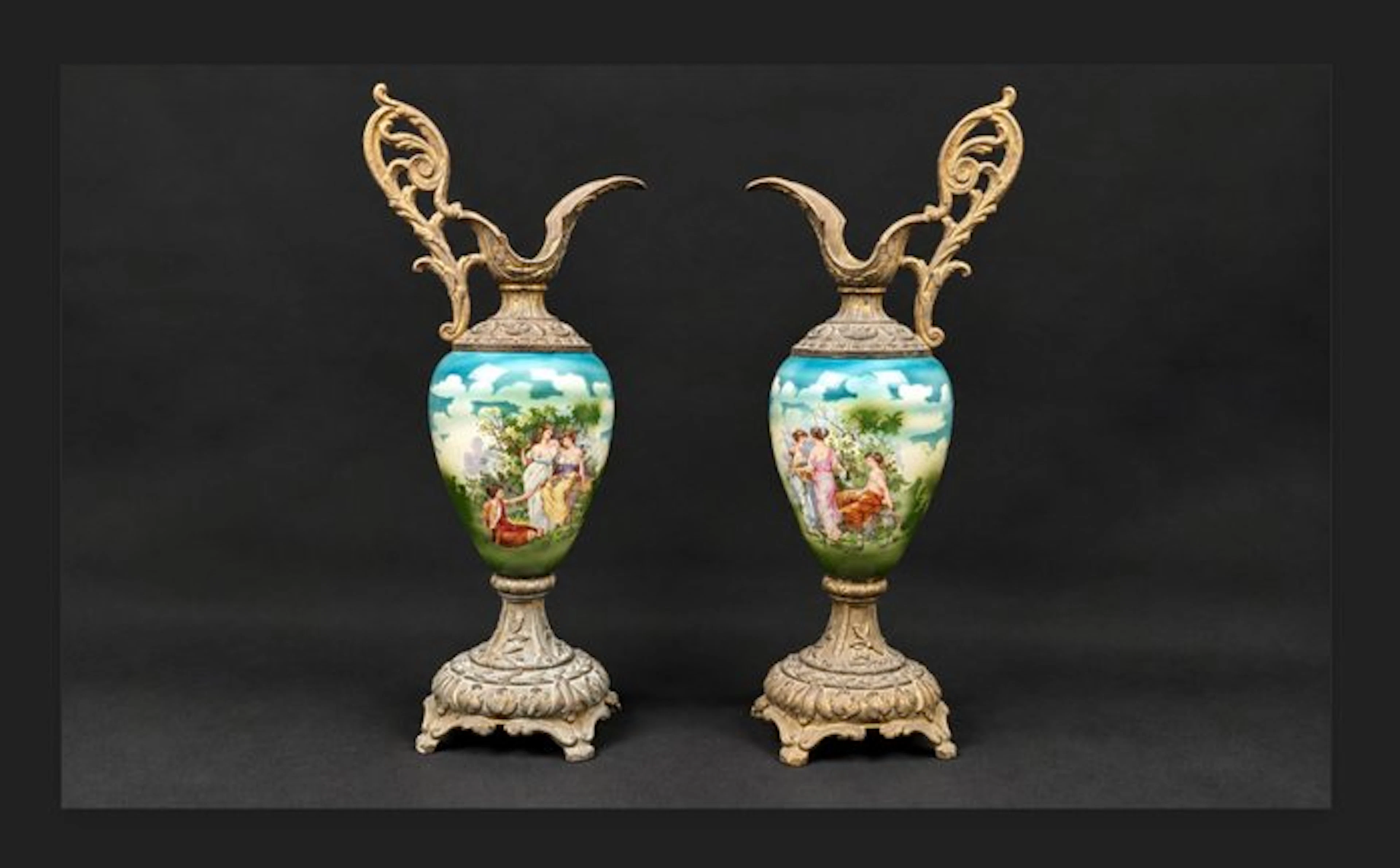 Vase (2) - Porcelain, Iron - Roof tiles of Versatoi