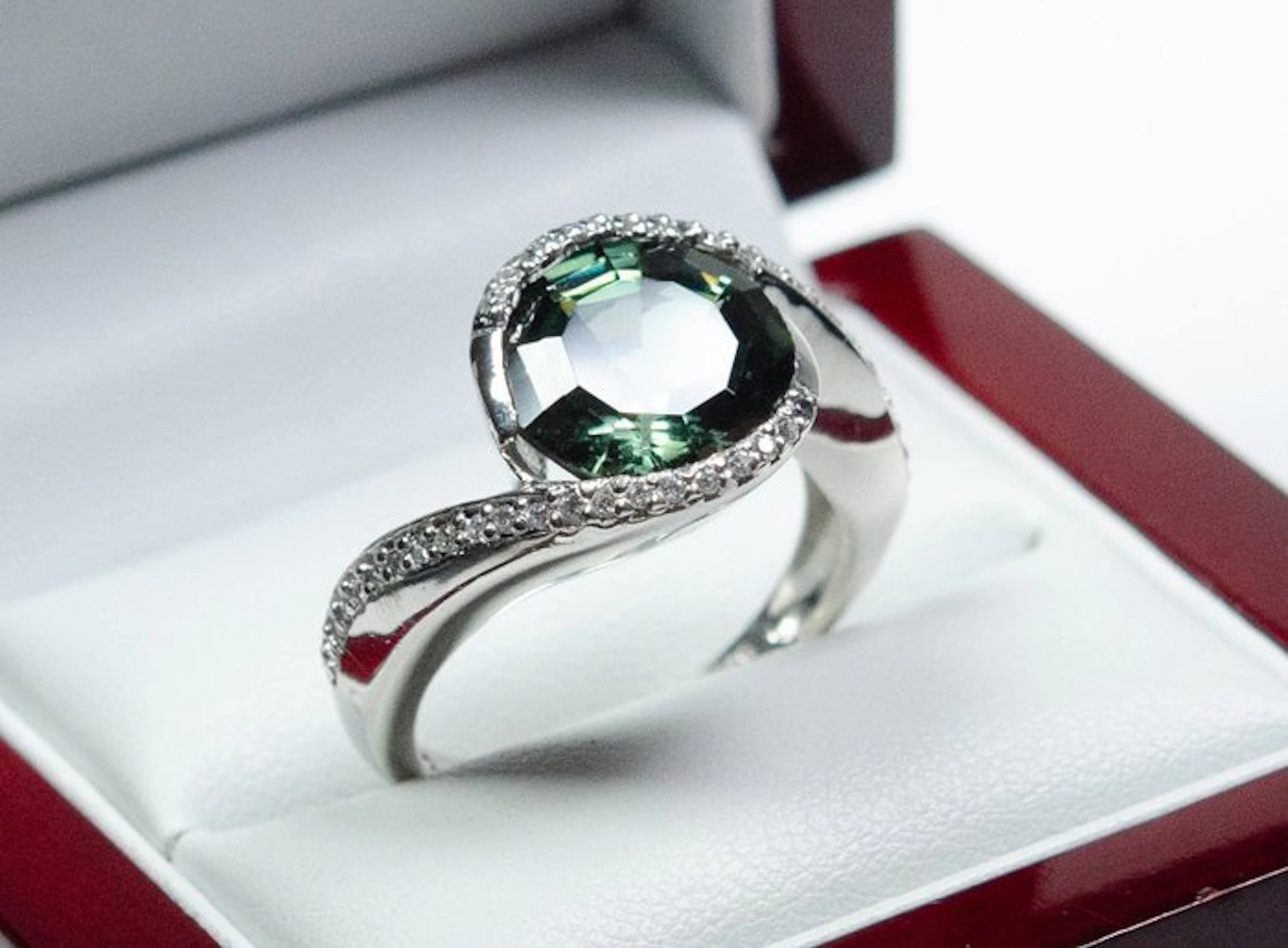 No reserve price - Ring - 925 silver - green spinel