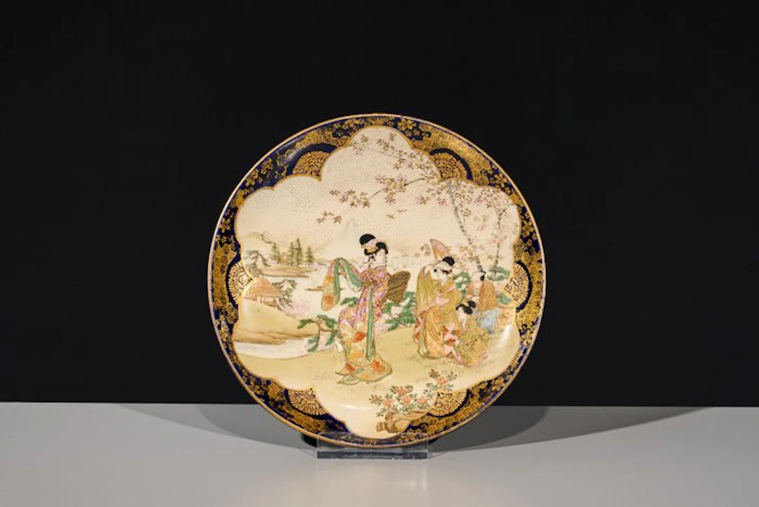 Dish - A Satsuma plate with Geishas in a cherry blossom landscape - Ceramic