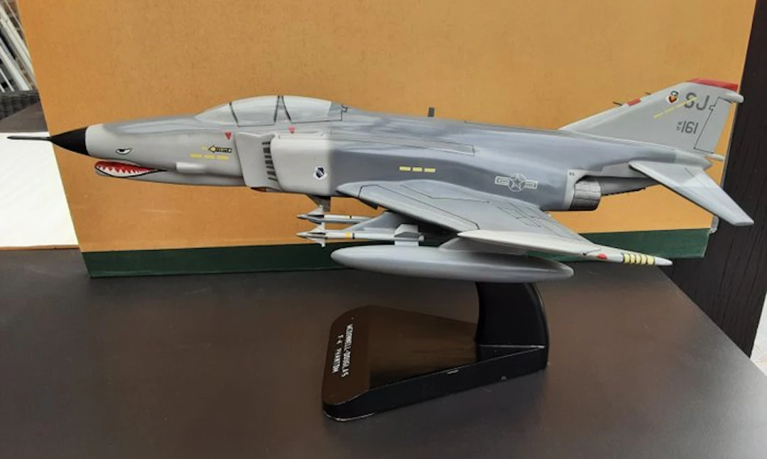 Official maquette - Model military vehicle - Mc...