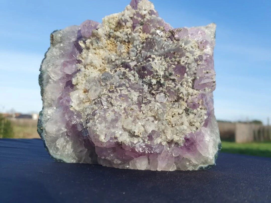 Unieke Amethyst with white calcite