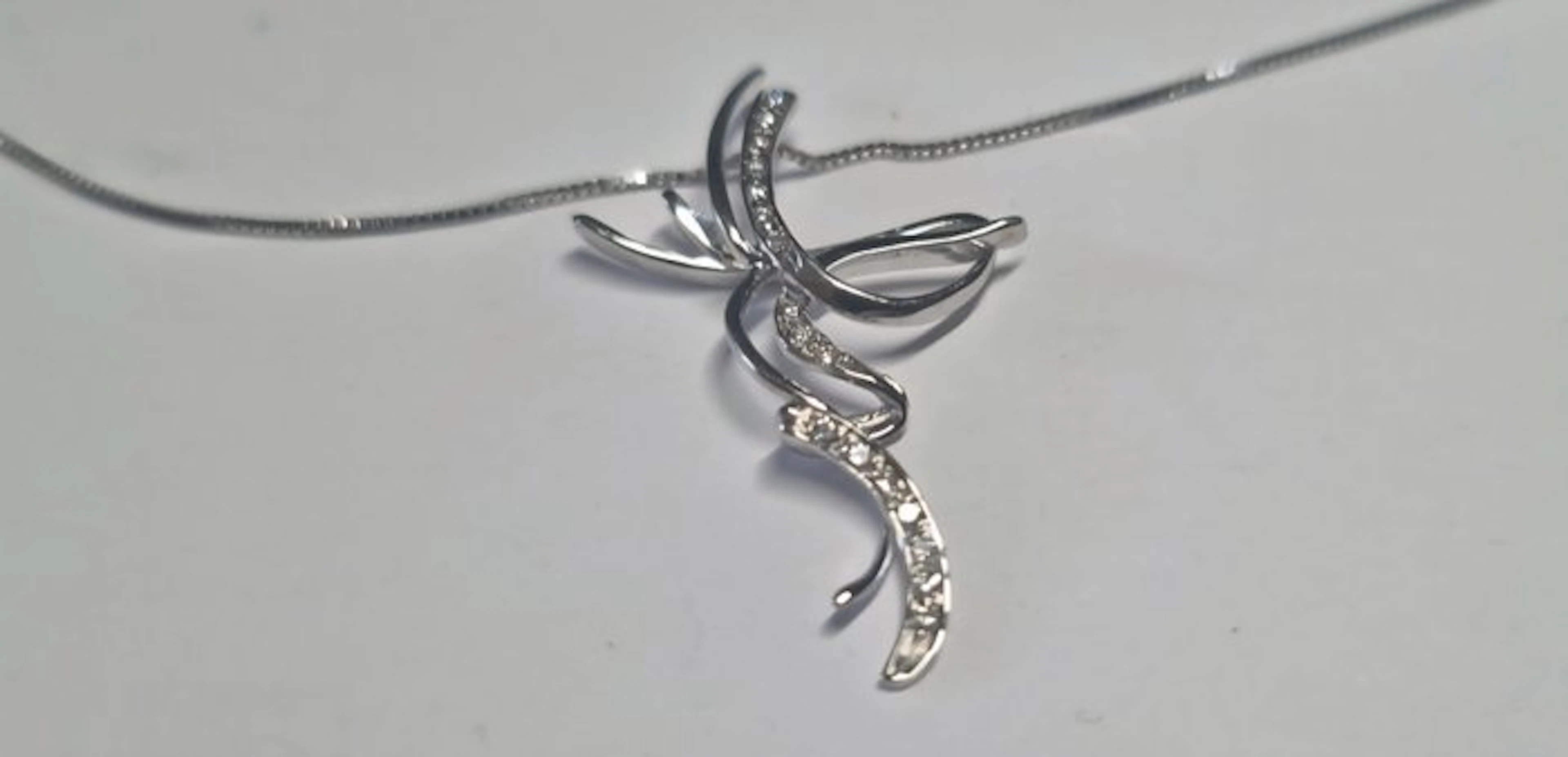 Necklace with pendant - 18 kt