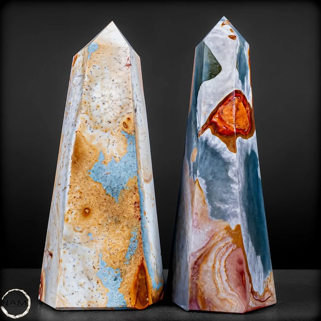 Polychrome Jasper Obelisk Set – Two monumental...