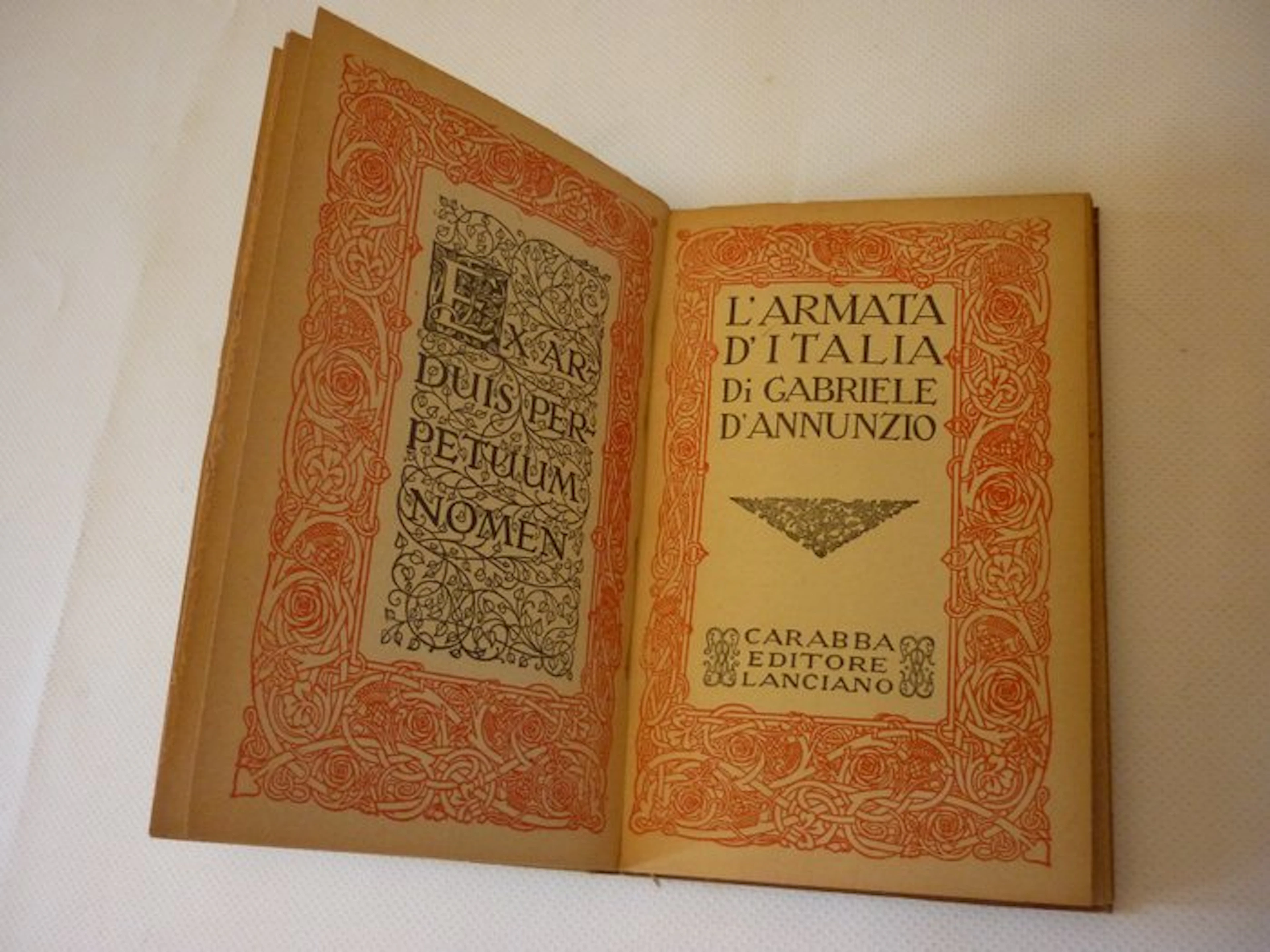 Italy - Gabriele D'Annunzio Book The Army of Italy - Military accessories