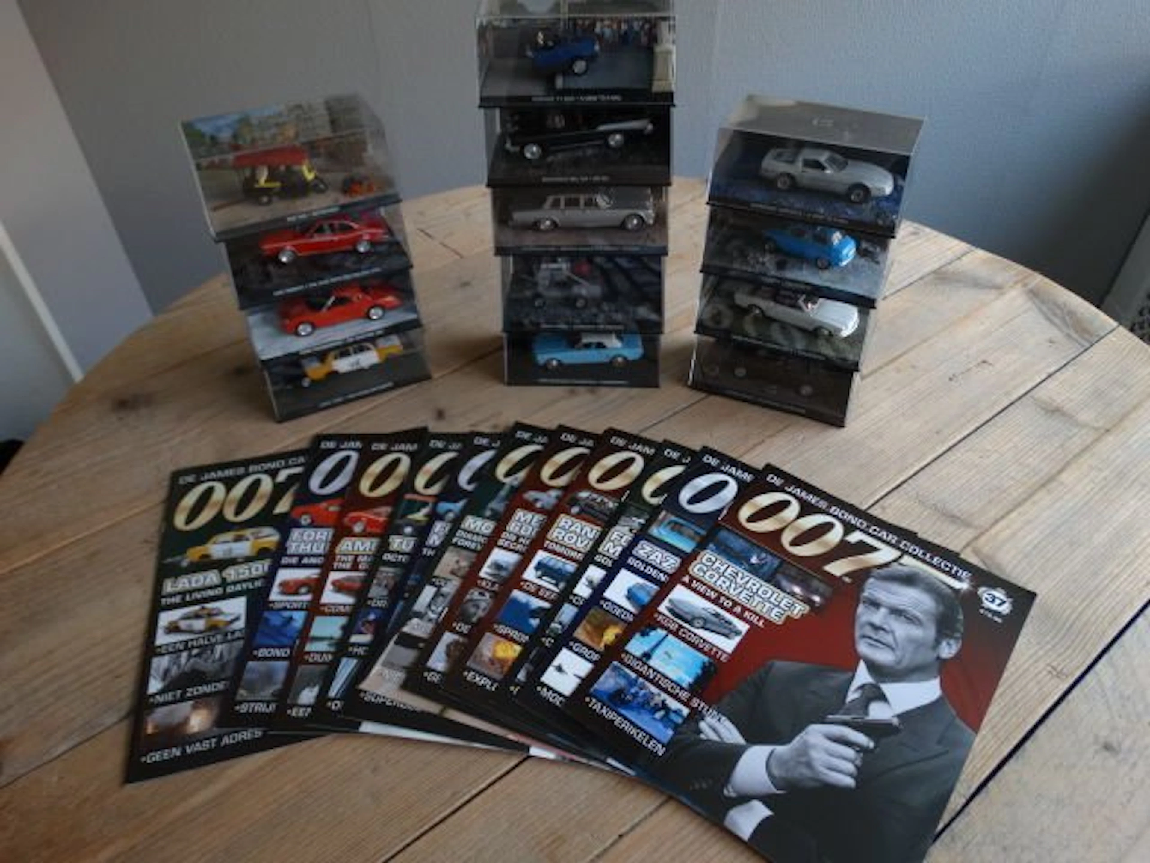 Altaya 1:43 - Model car (122) - Assortiment James Bond modelauto's
