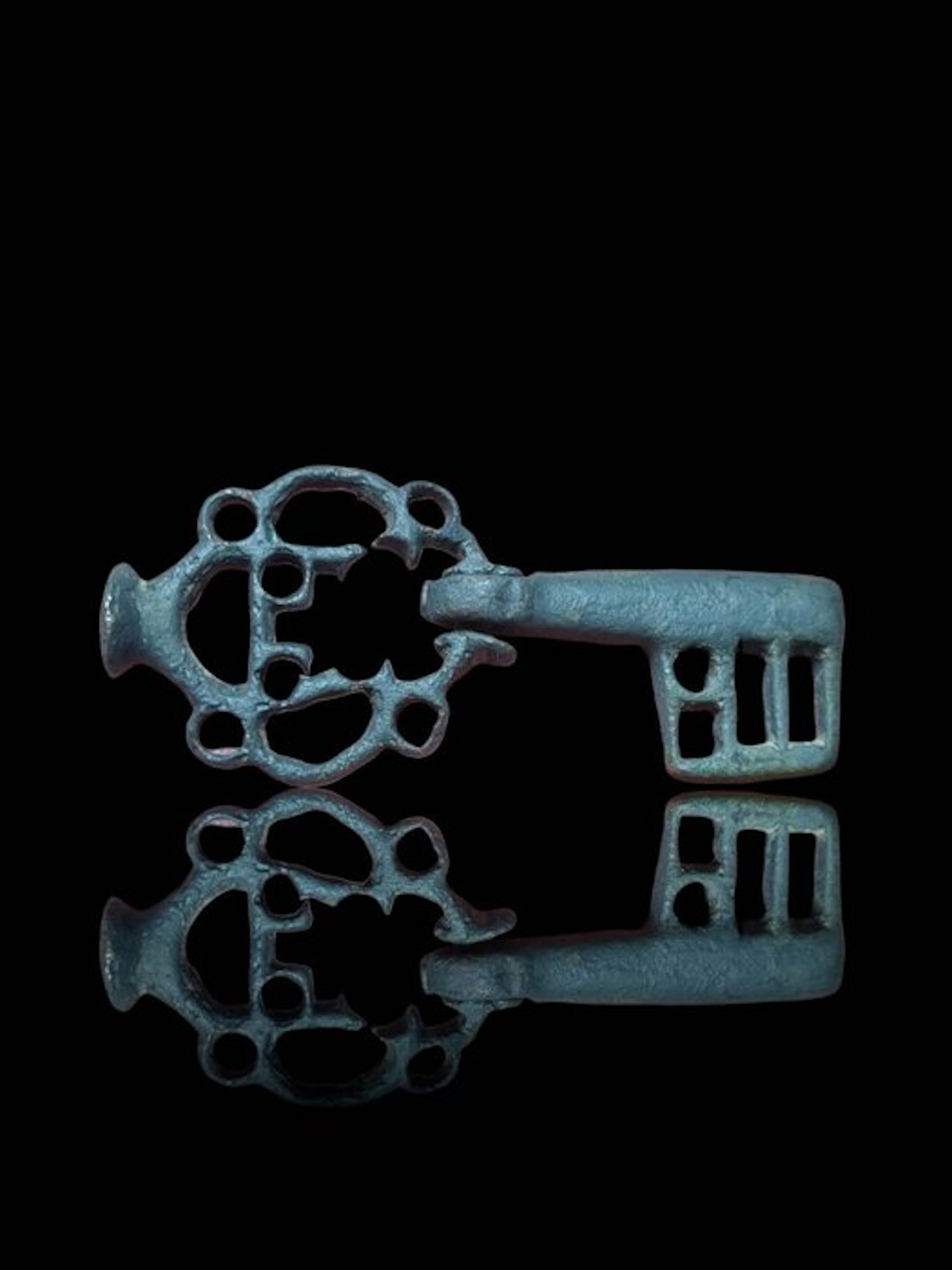 Ancient Roman Bronze, Stunning Key - 56.8 mm