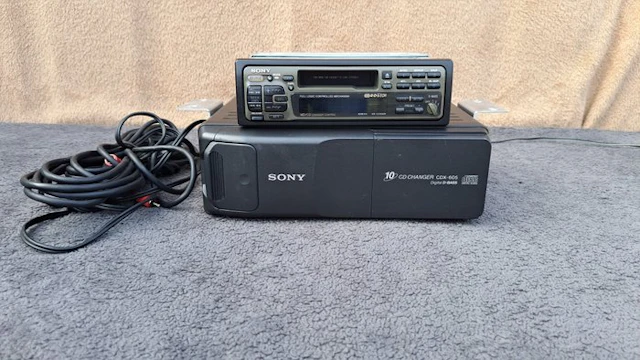 Sony - CD changer CDX-605; head unit XR-C5100R; magazine...