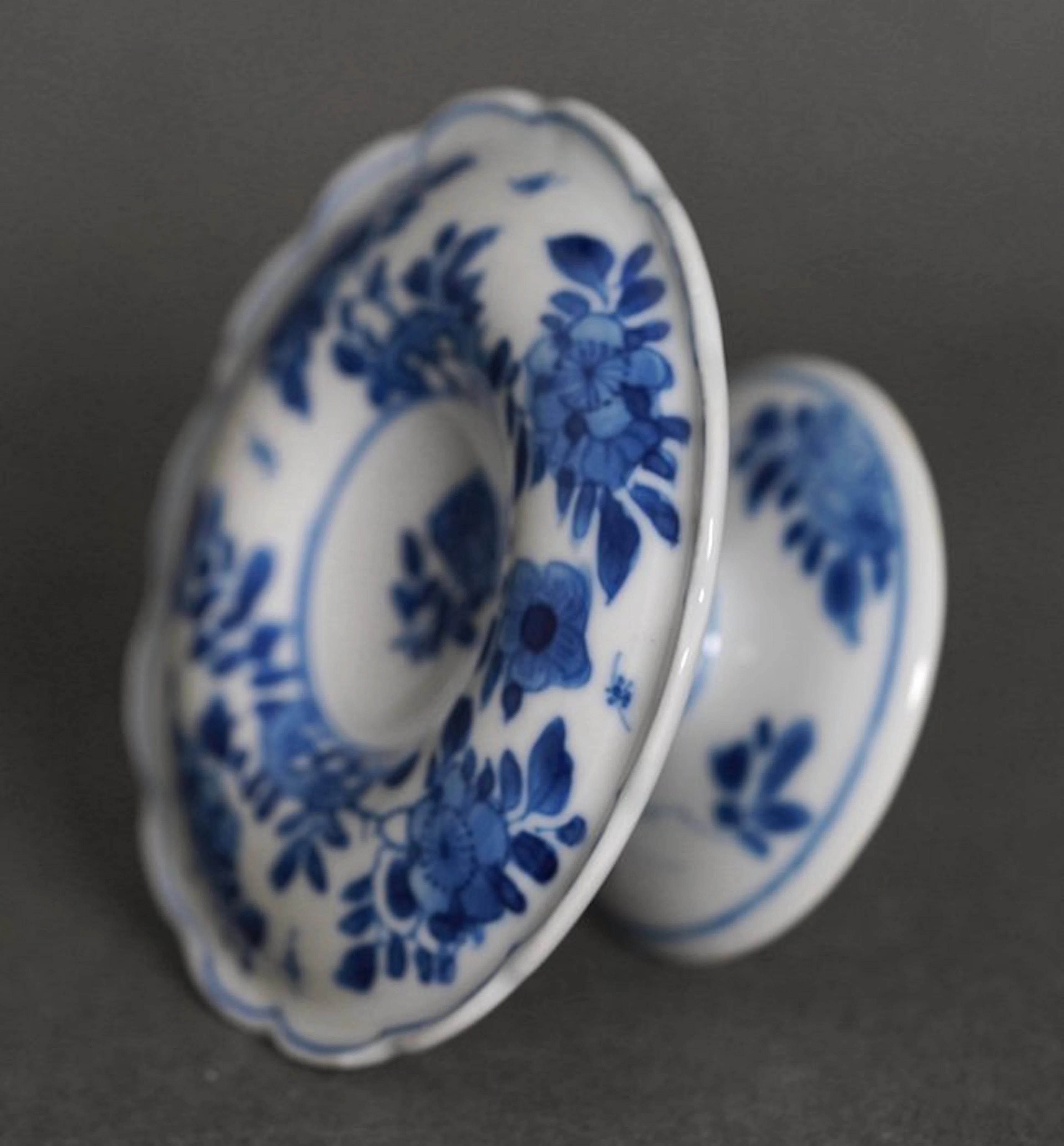 Kangxi (1662-1722) - Salt cellar - Peonies and Hibiscus...