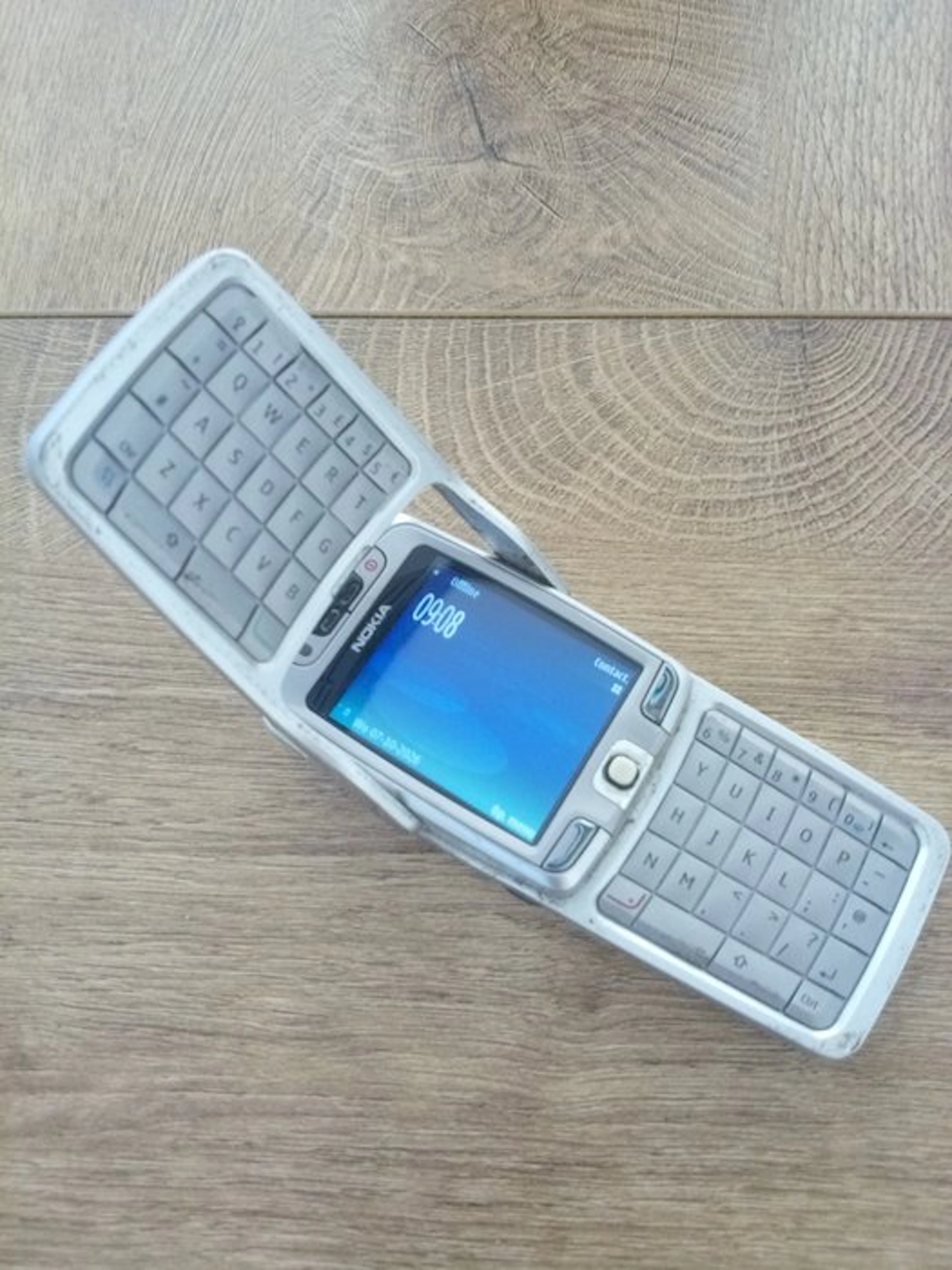 Nokia Nokia E70-1 Type RM-10 made in Finland - Mobile phone (1)