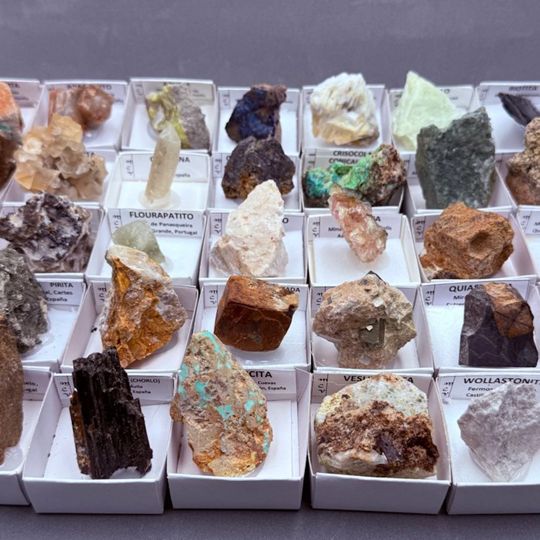 Mineral Collection- 2000 g - (35)