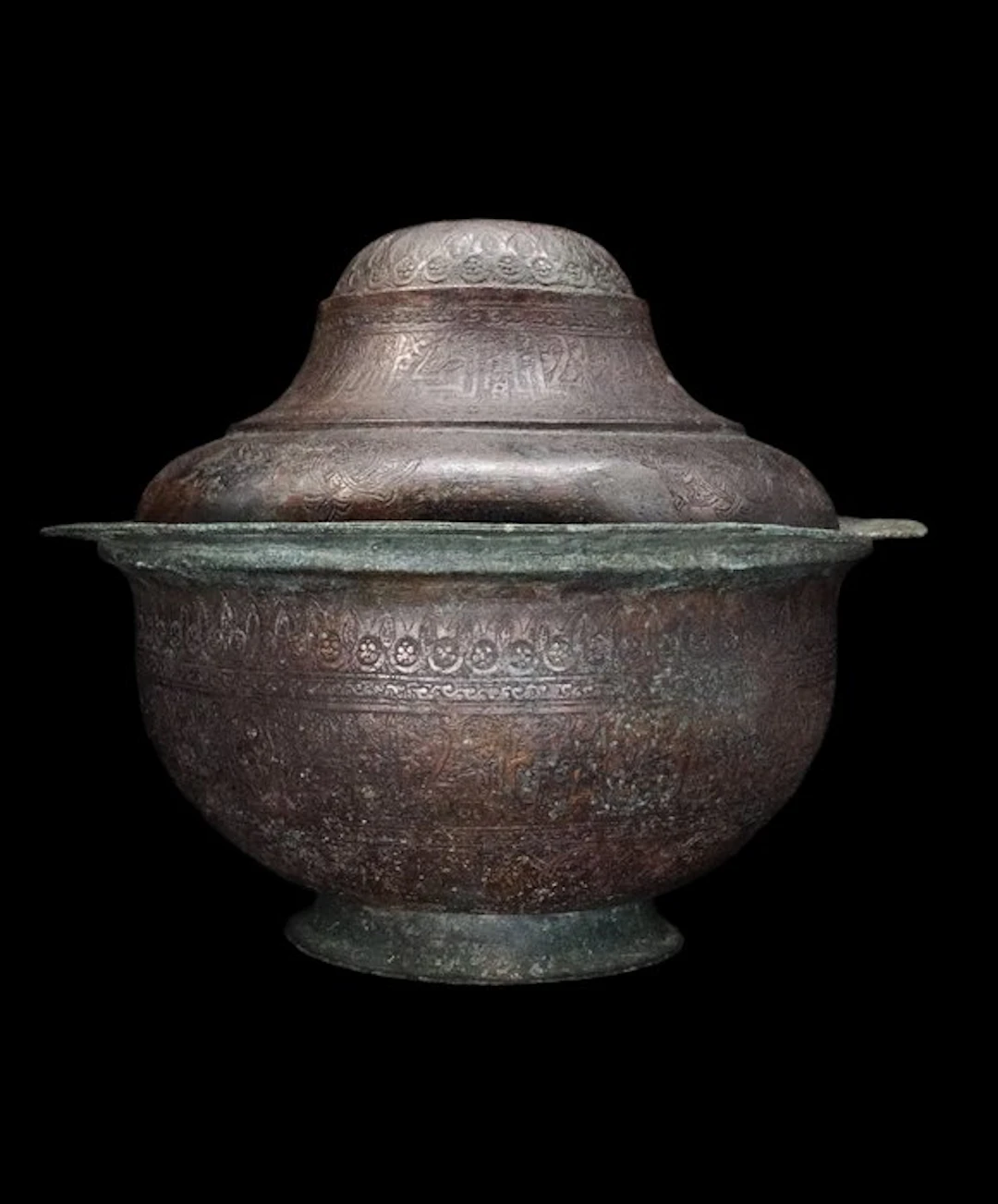 Islamic - Large Abbasid calligraphy cup with lid - 12th/13th century