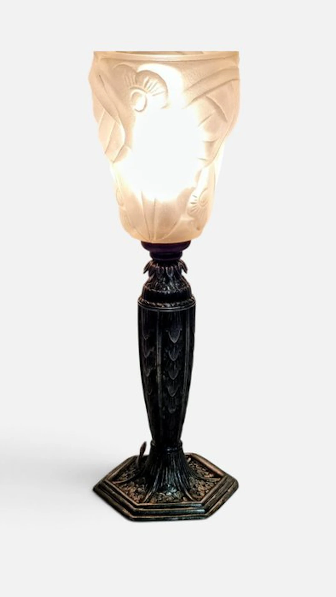 Table lamp - Metal - A silver-plated table lamp.