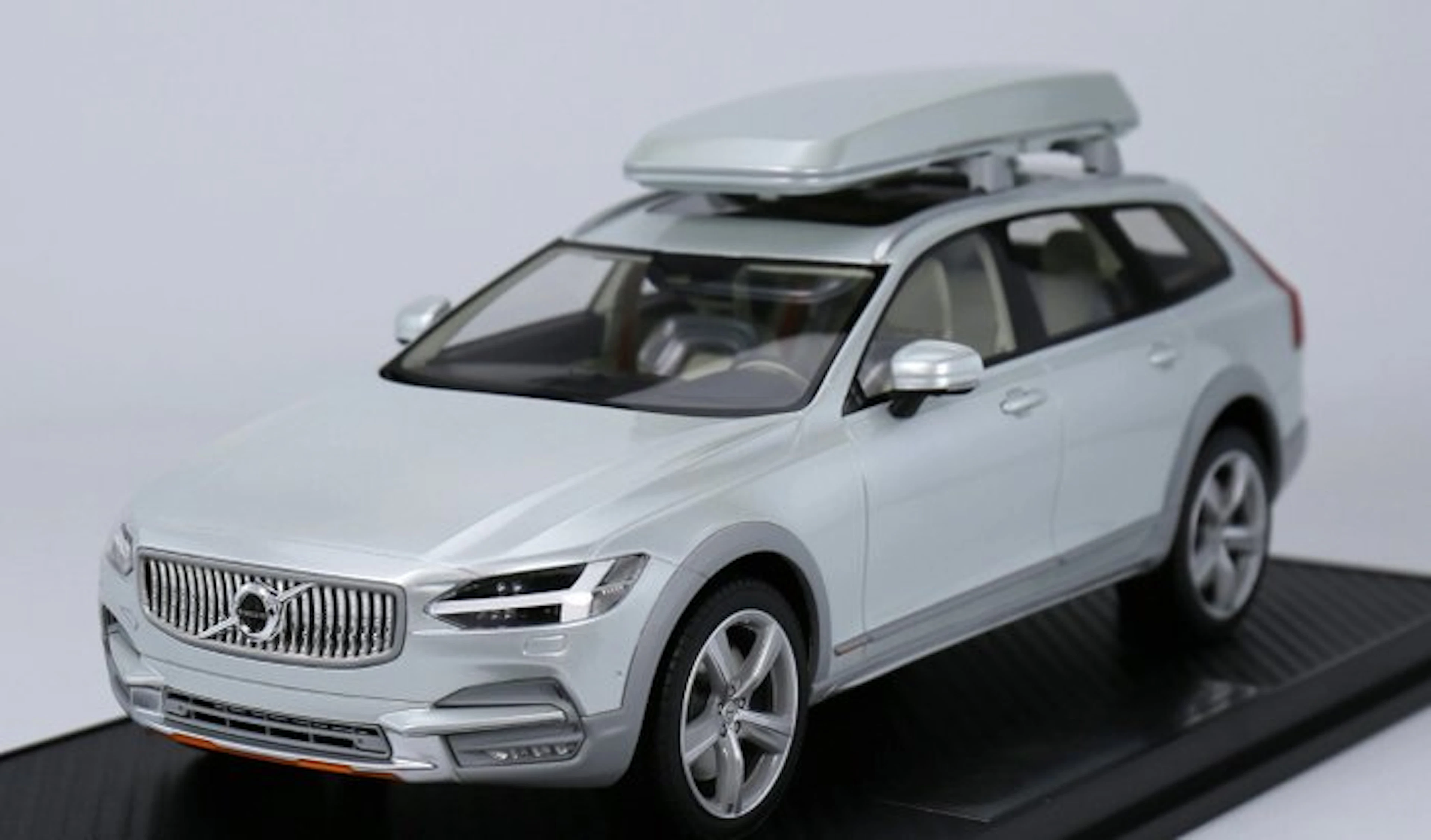 Radscale 1:18 - Model car - Volvo V90 Cross Country...