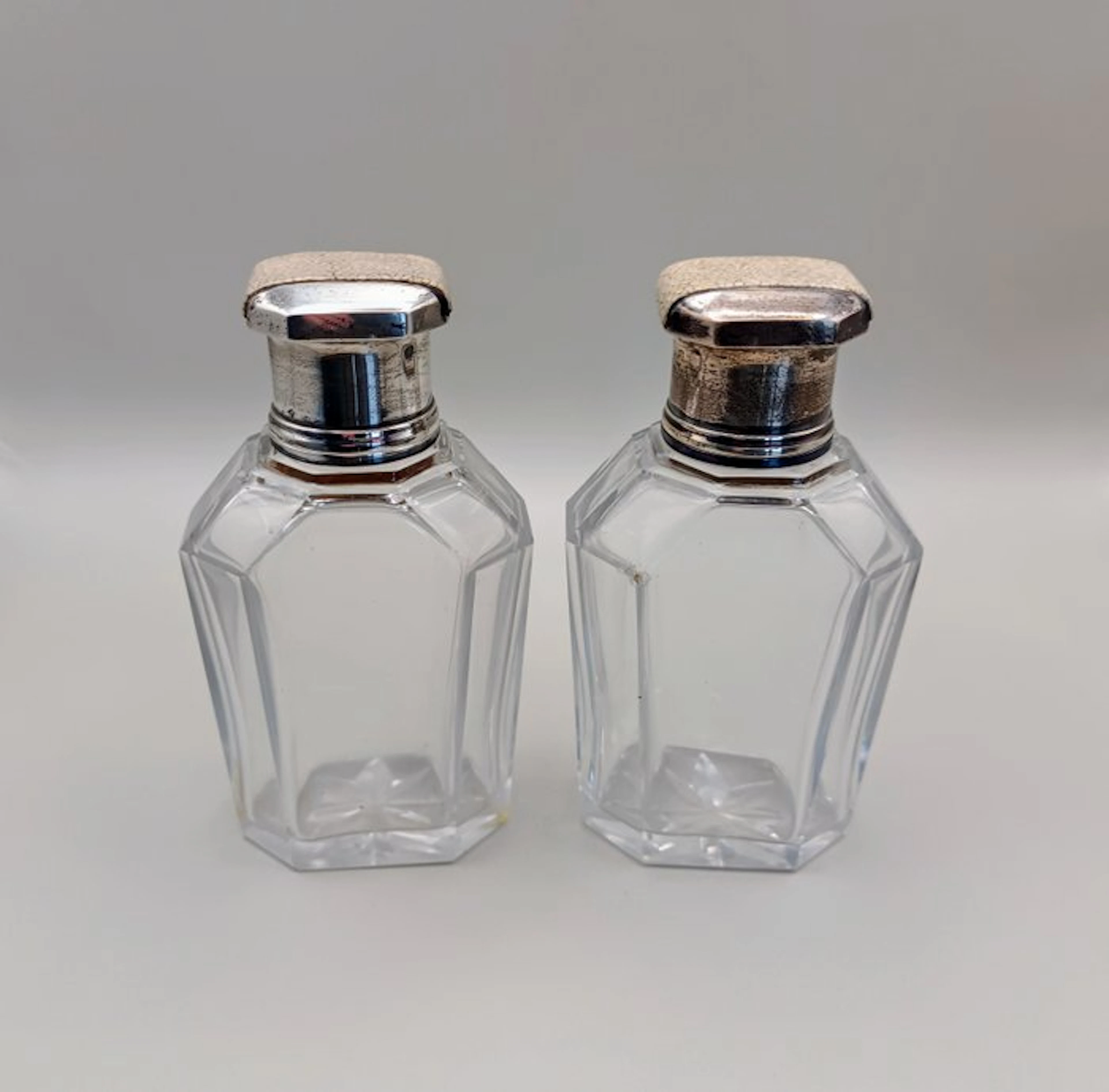 Pair of Art Deco Baccarat Large Size - Perfume bottle - Shagreen, .950 silver
