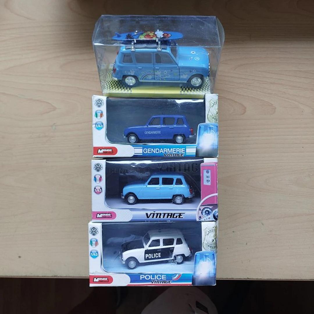 Mondo Motors 1:43 - Model car (4) - Renault 4