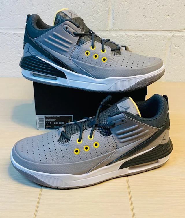Air Jordan - Max Aura 5 Wolf Grey P45,5 - Sneakers - Size...