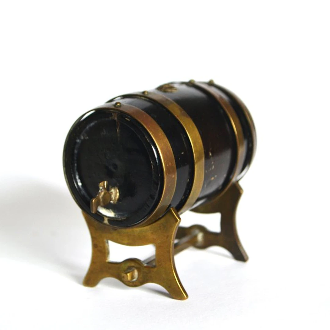 Figurine - Miniature wine barrel - Lacquer, Brass