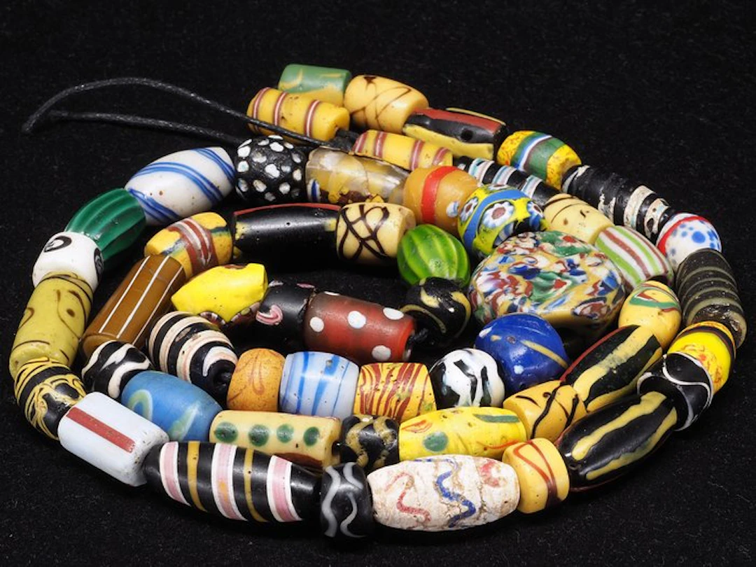 Glass beads strand - String of beads - Venetian Beads